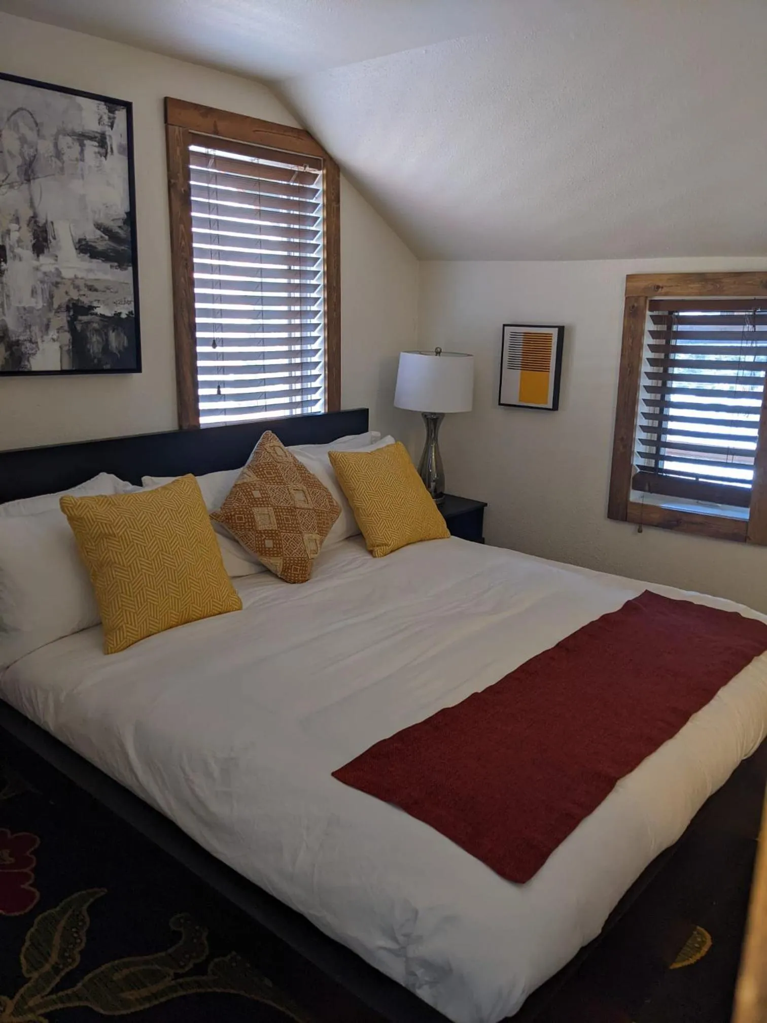 Bed in Green Mountain Falls Lodge