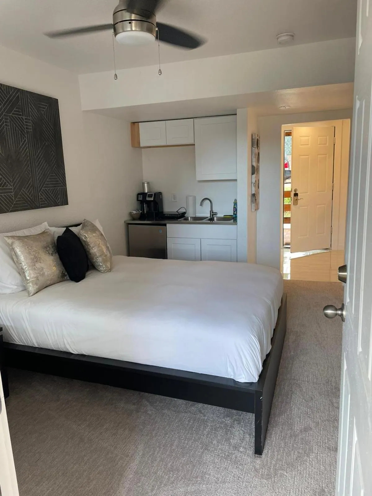 Bed in Green Mountain Falls Lodge