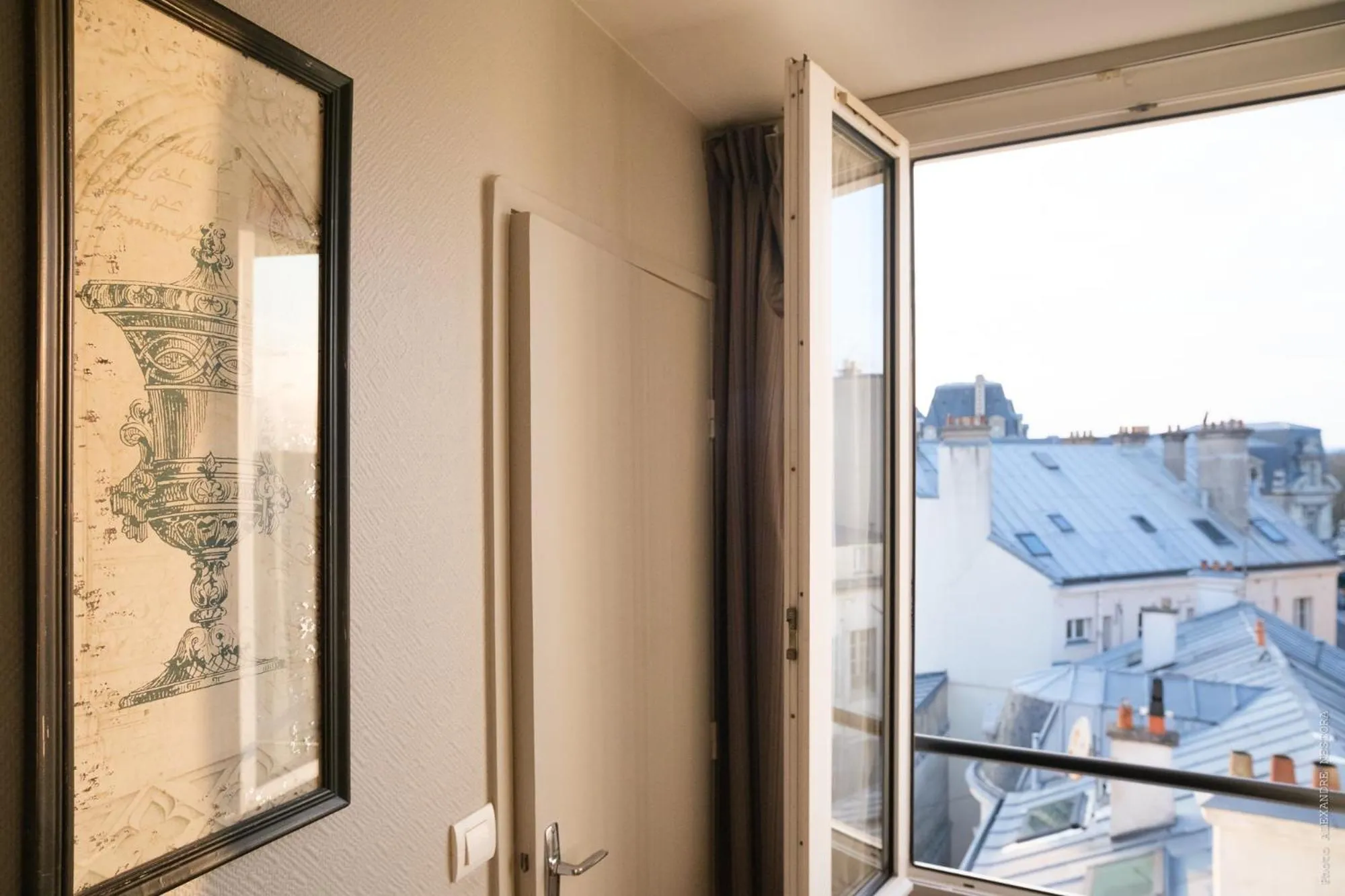 Property building in A l'Hôtel Des Roys