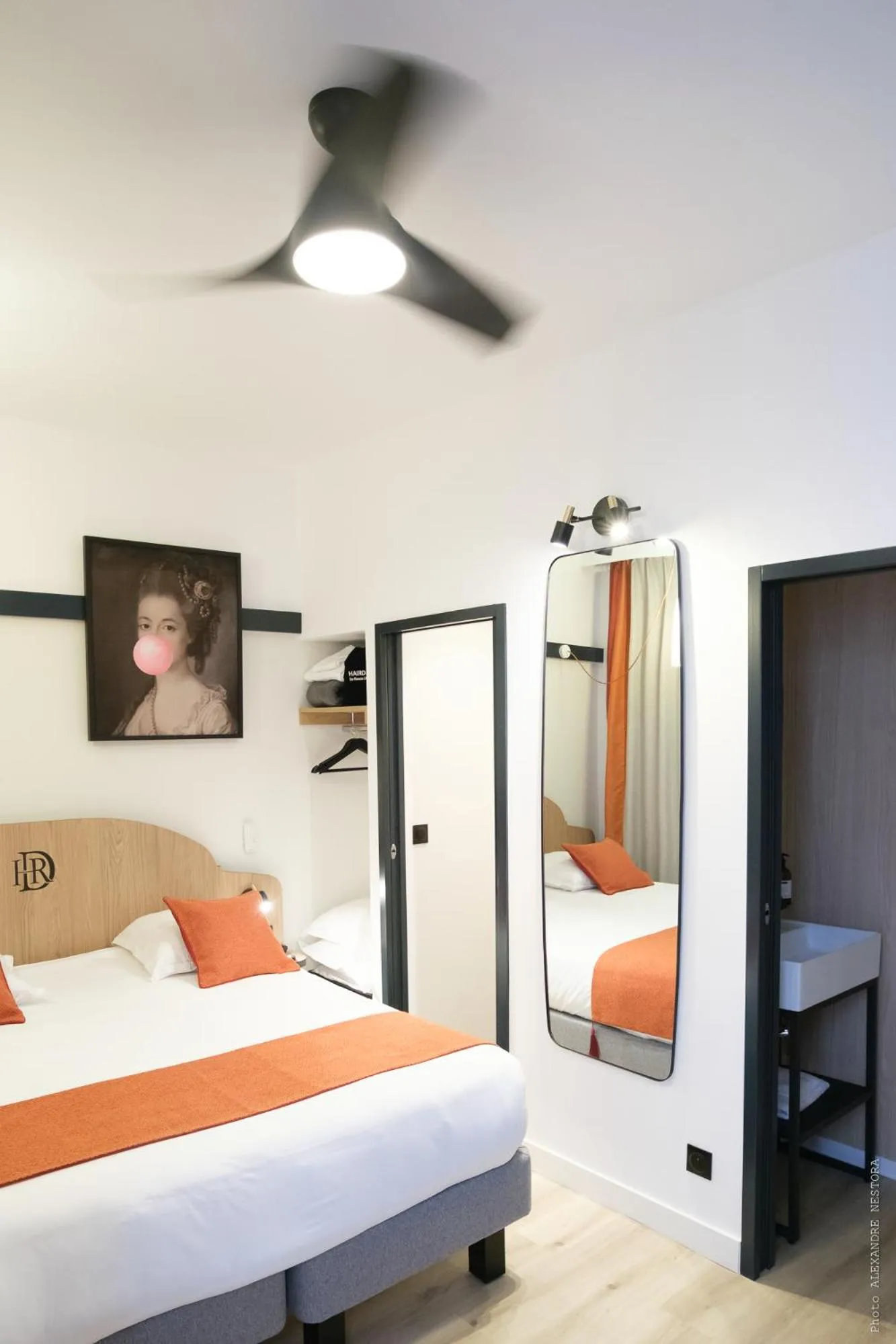 Photo of the whole room, Bed in A l'Hôtel Des Roys