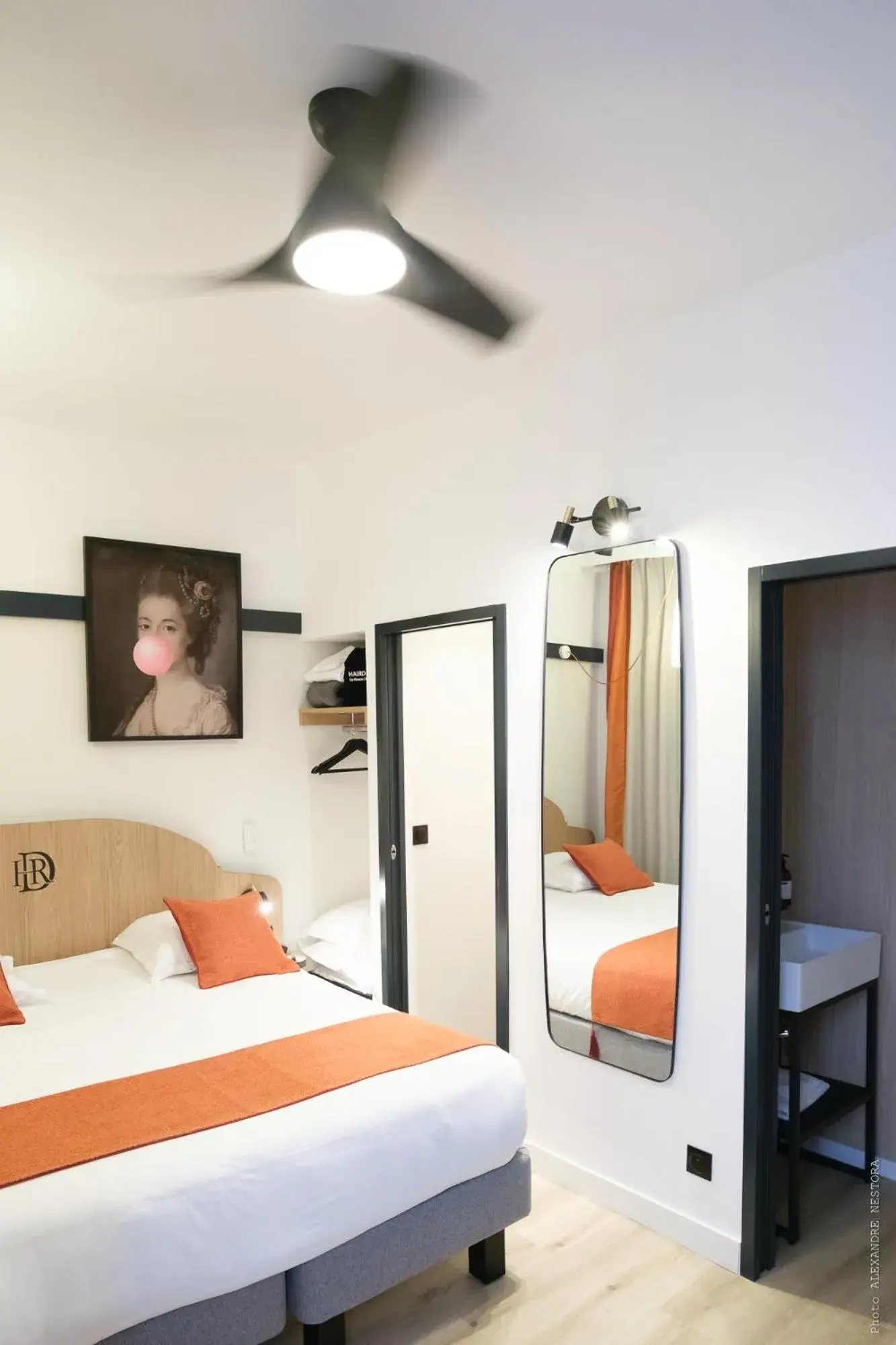 Photo of the whole room, Bed in A l'Hôtel Des Roys Photo of the whole room, Bed in A l'Hôtel Des Roys