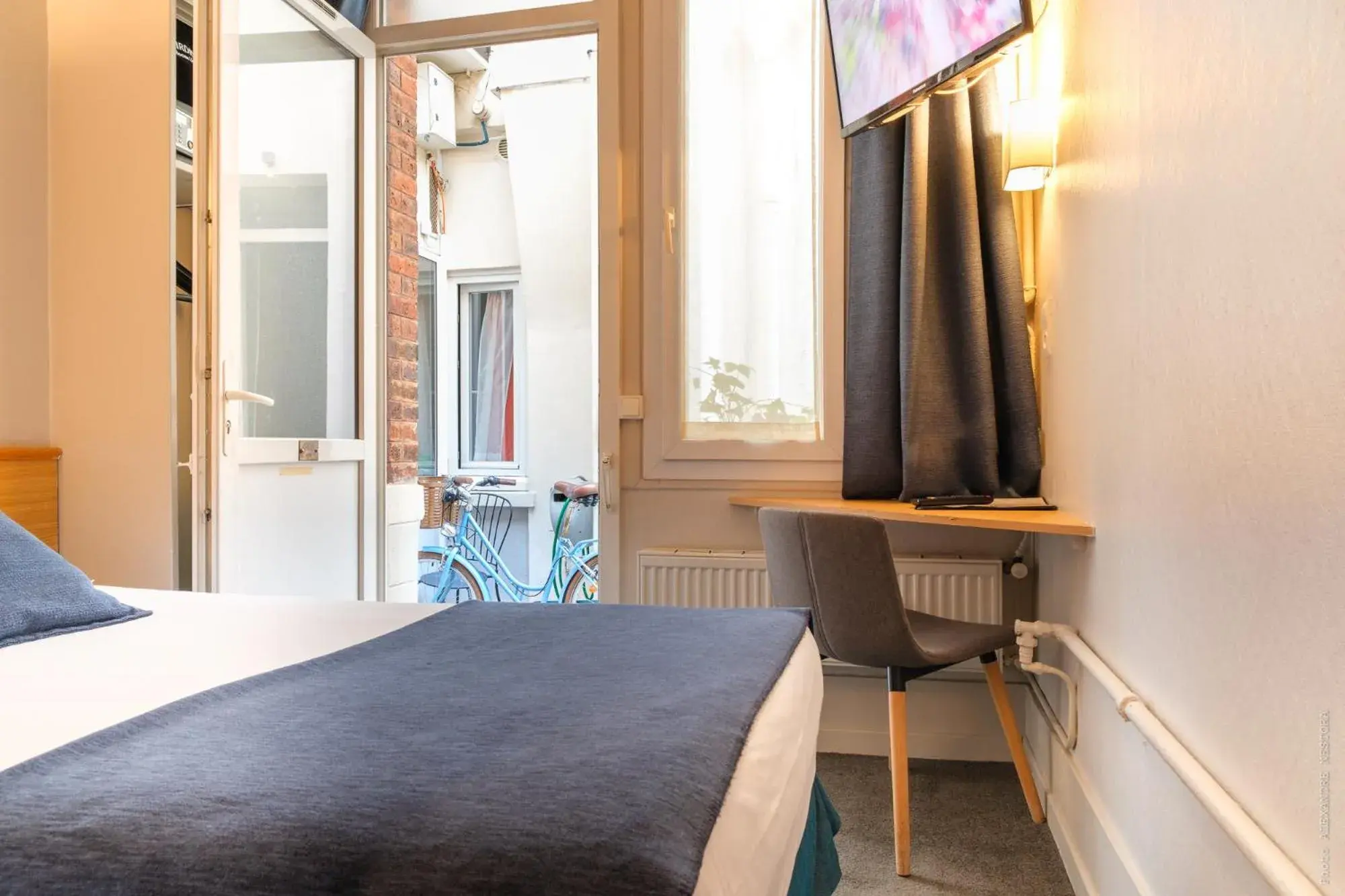 Small Single Room in A l'Hôtel Des Roys Small Single Room in A l'Hôtel Des Roys