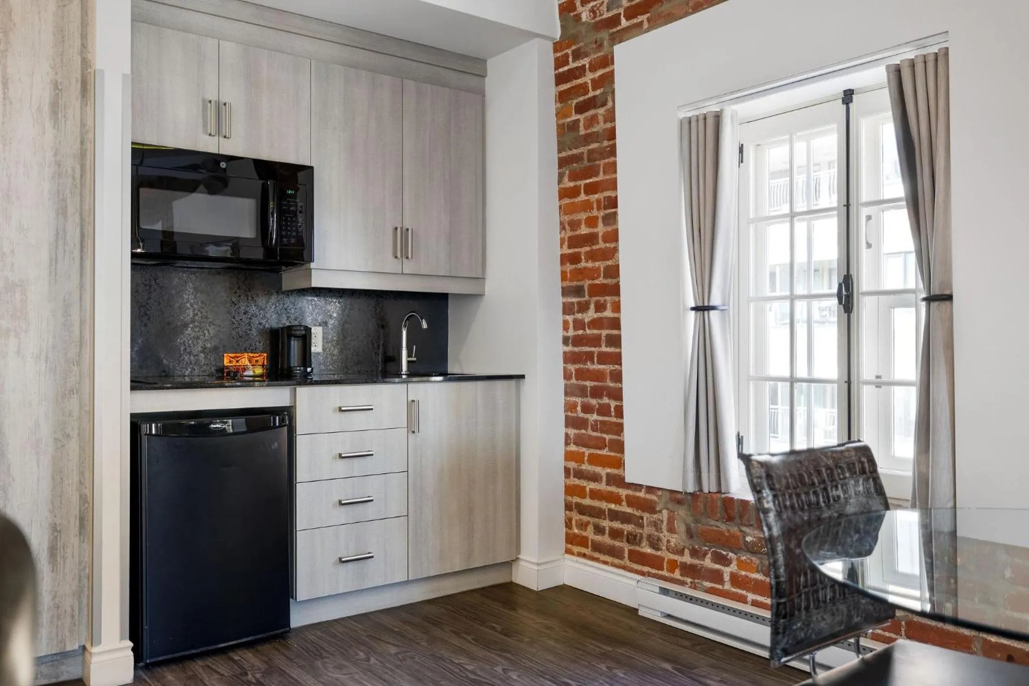 Kitchen or kitchenette in Hotel Port-Royal