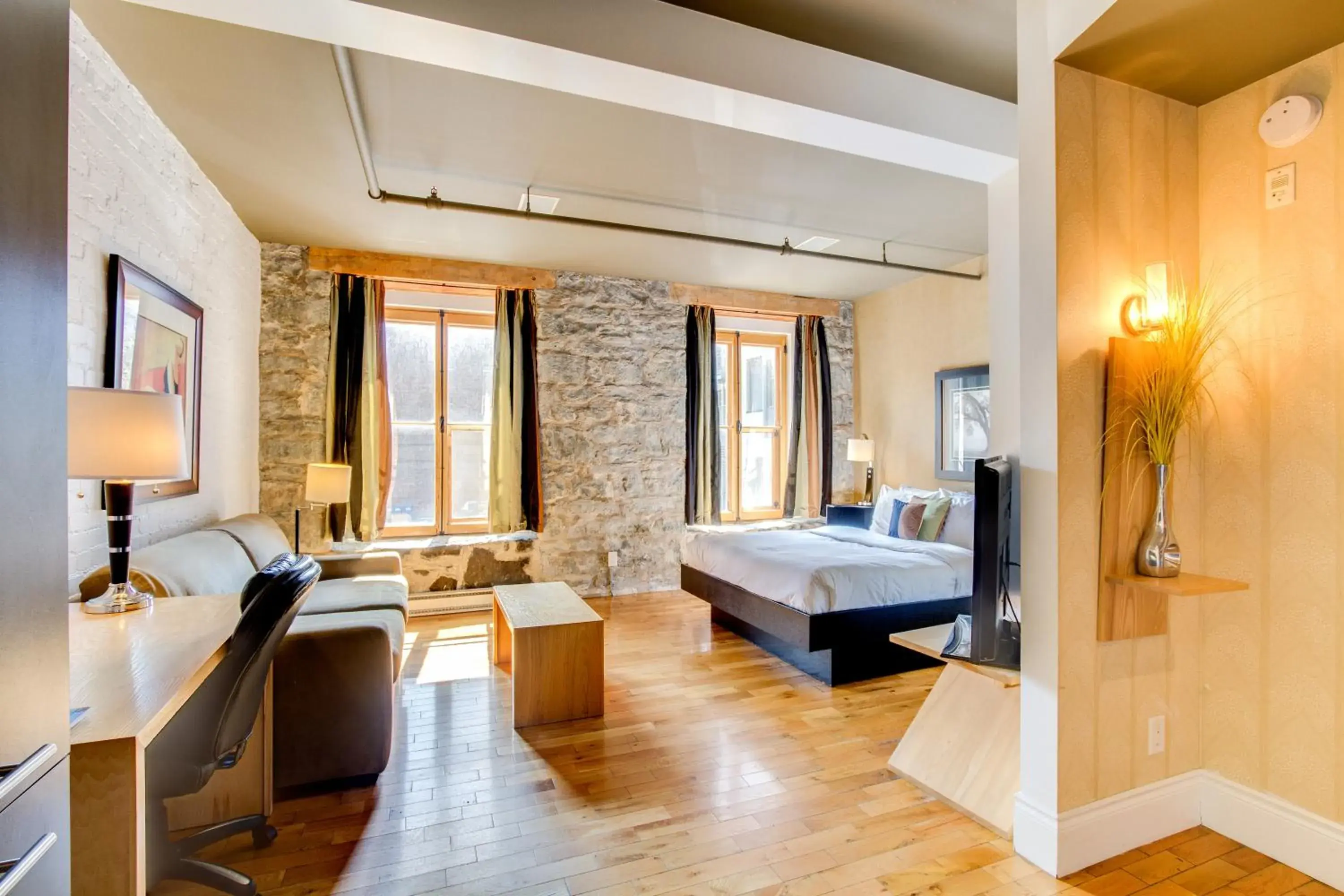 Photo of the whole room, Bed in Hotel Port-Royal Photo of the whole room, Bed in Hotel Port-Royal