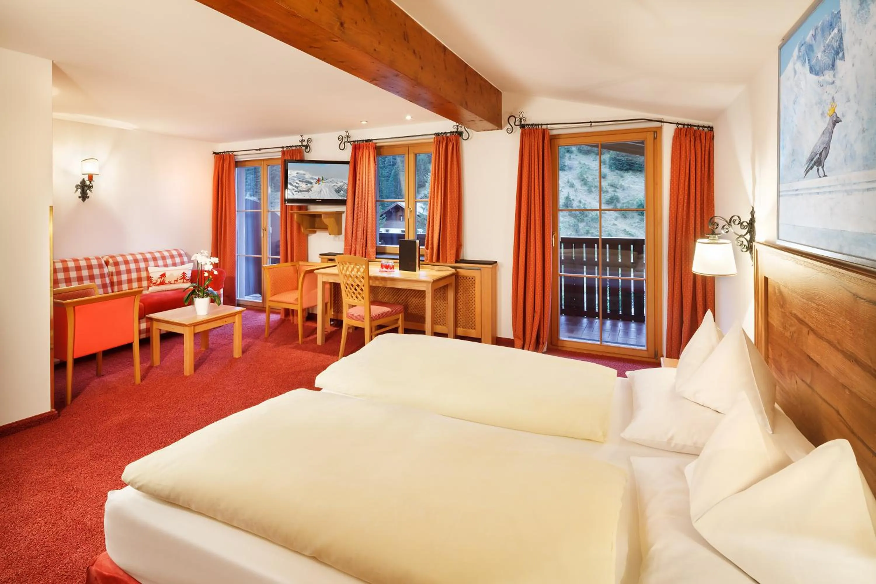 Photo of the whole room, Bed in Hotel Lech & Residenz Chesa Rosa