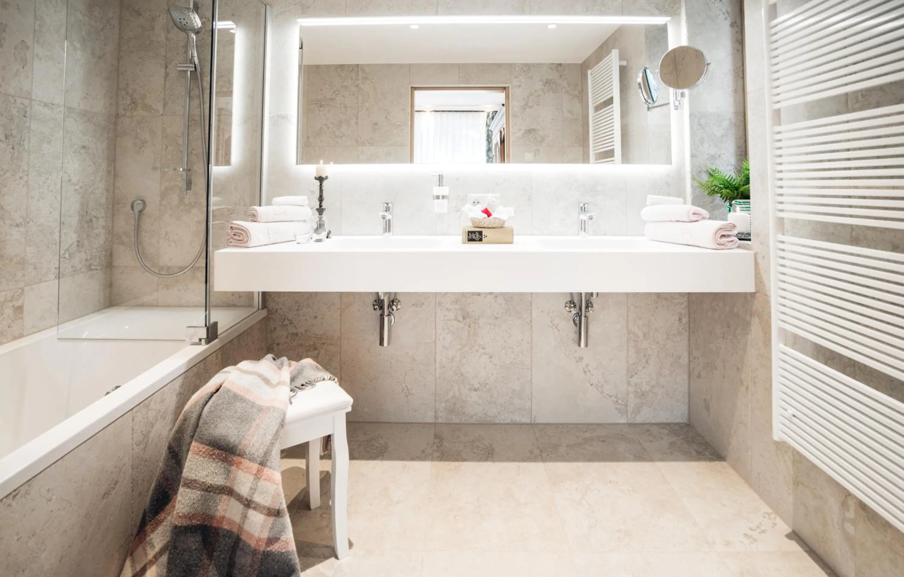 Bathroom in Hotel Lech & Residenz Chesa Rosa