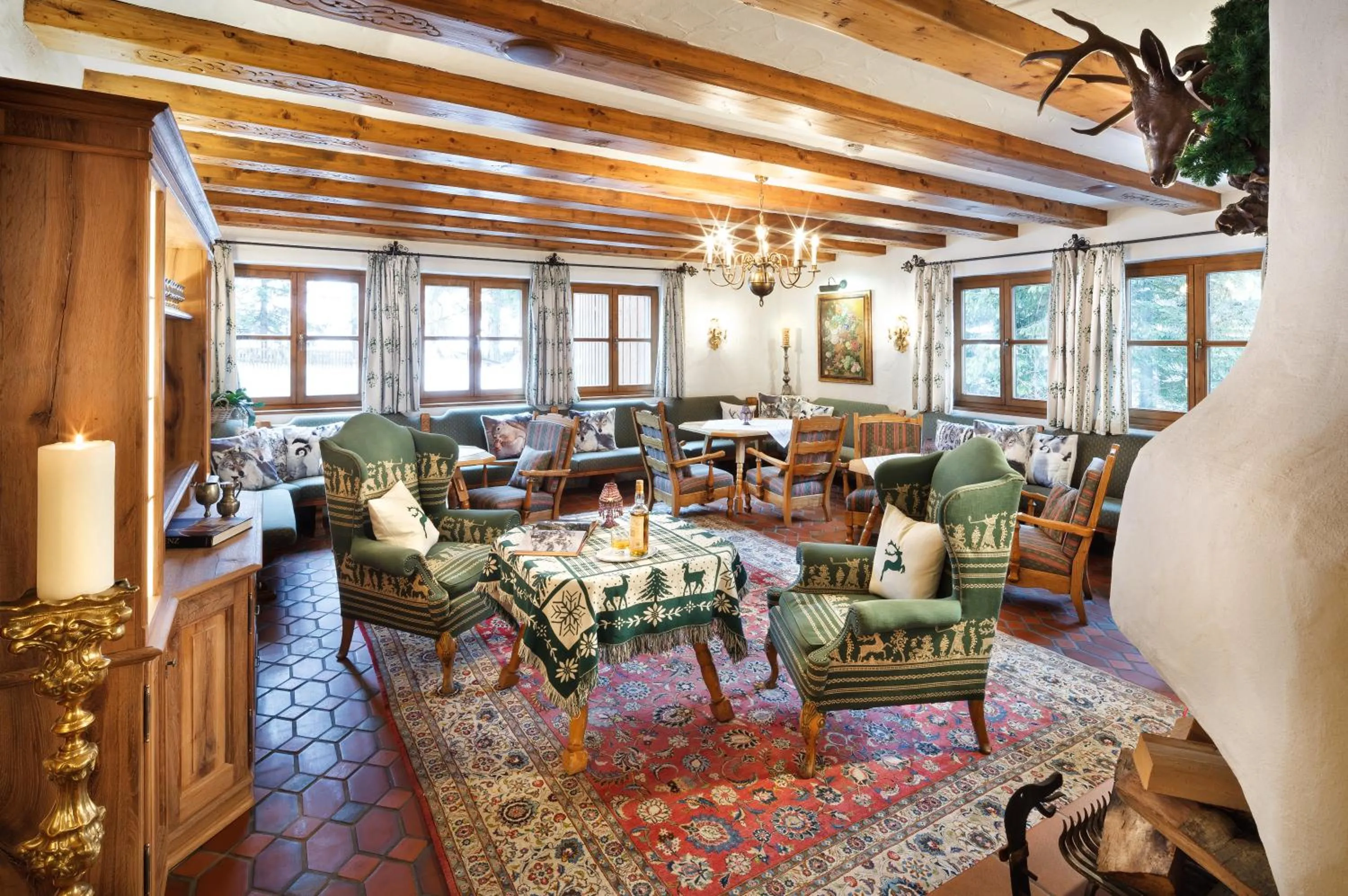 Lounge or bar in Hotel Lech & Residenz Chesa Rosa