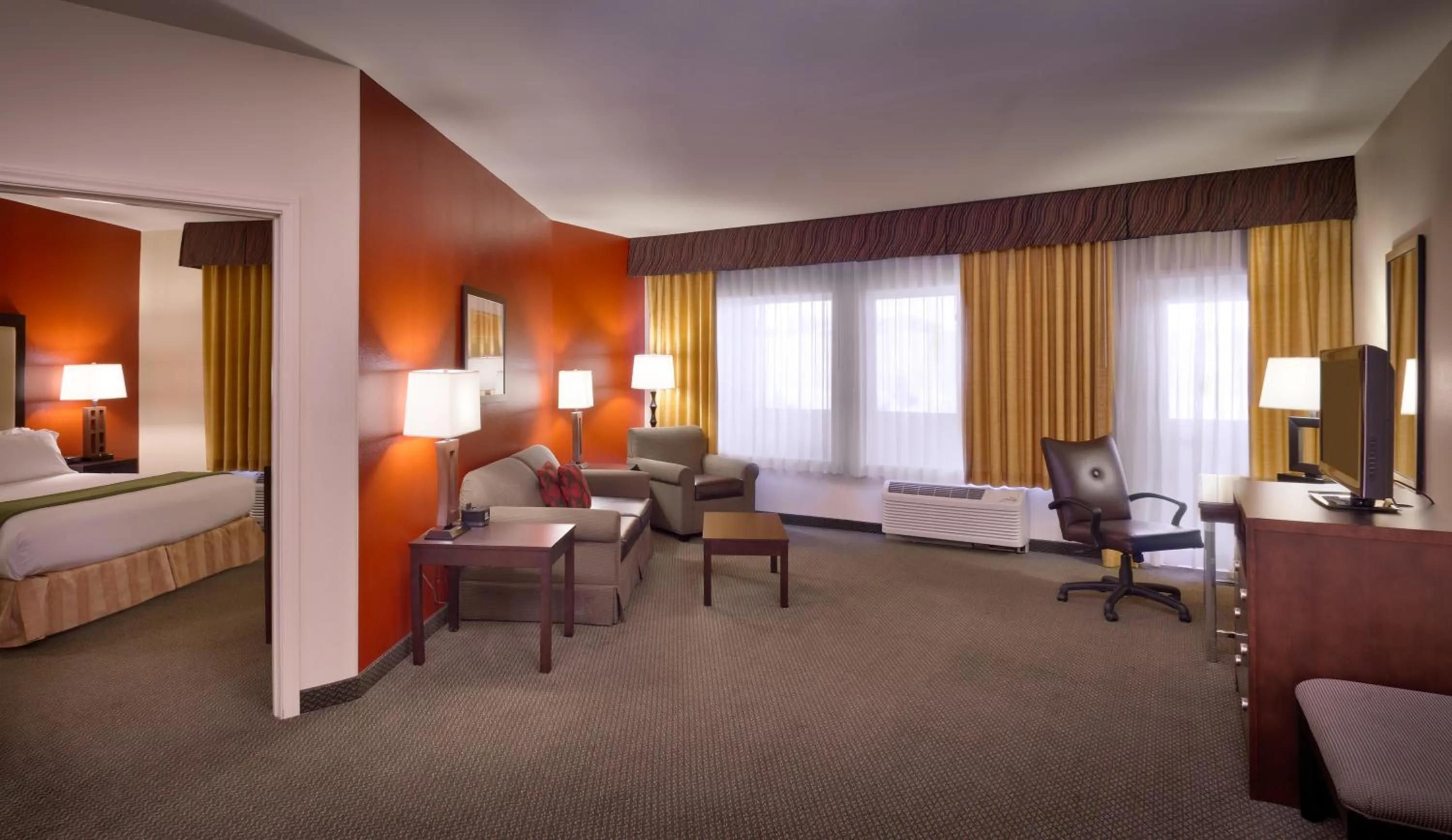 Living room, Bed in Holiday Inn Express & Suites Mesquite Nevada, an IHG Hotel