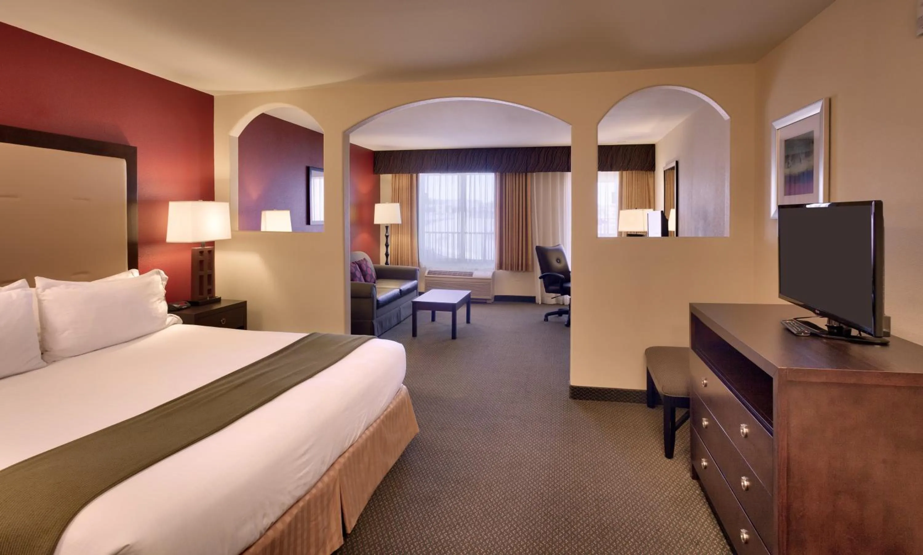 Photo of the whole room, Bed in Holiday Inn Express & Suites Mesquite Nevada, an IHG Hotel