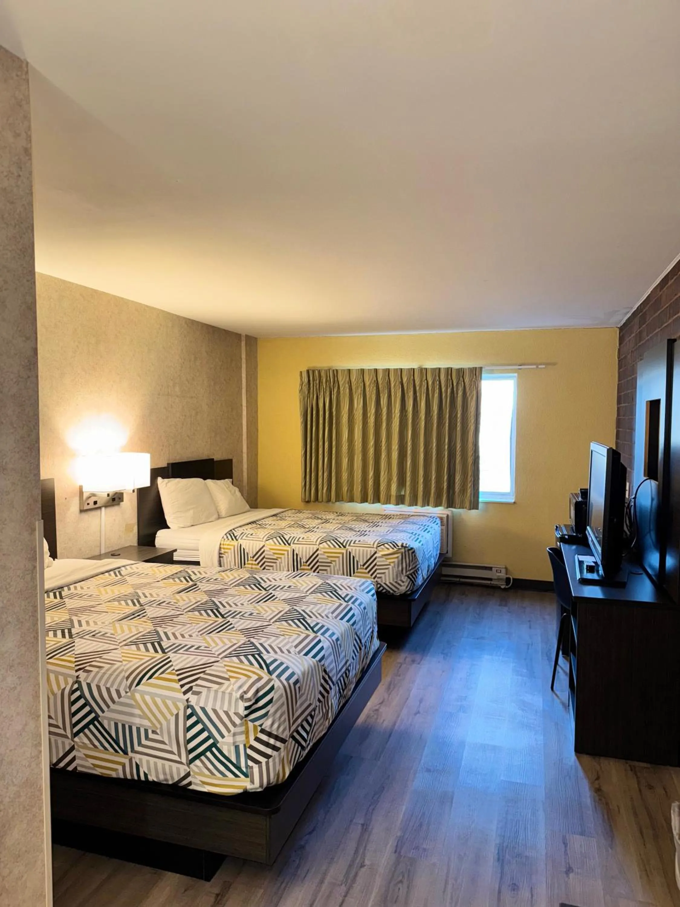 Bedroom, Bed in Motel 6-Eau Claire, WI