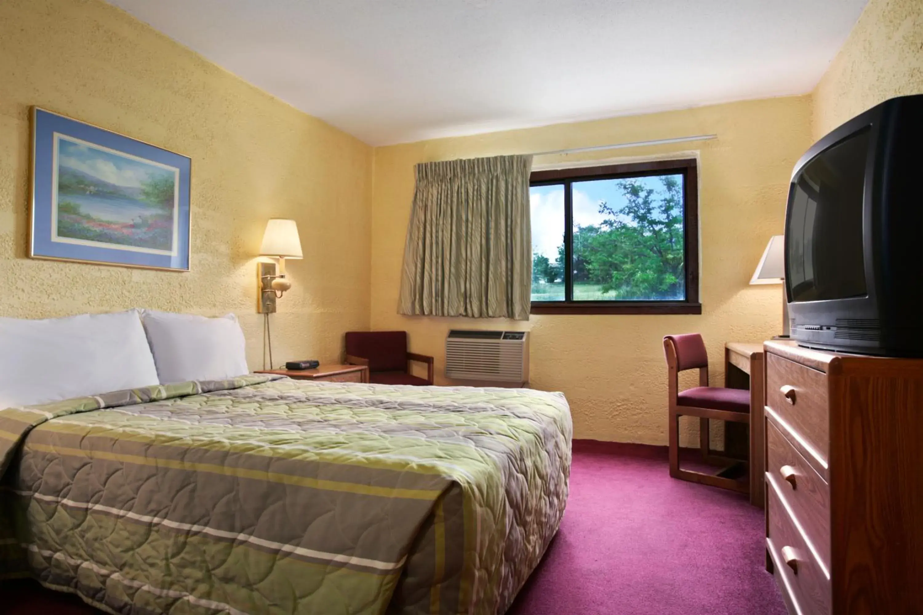 Bedroom, Bed in Motel 6-Eau Claire, WI Bedroom, Bed in Motel 6-Eau Claire, WI