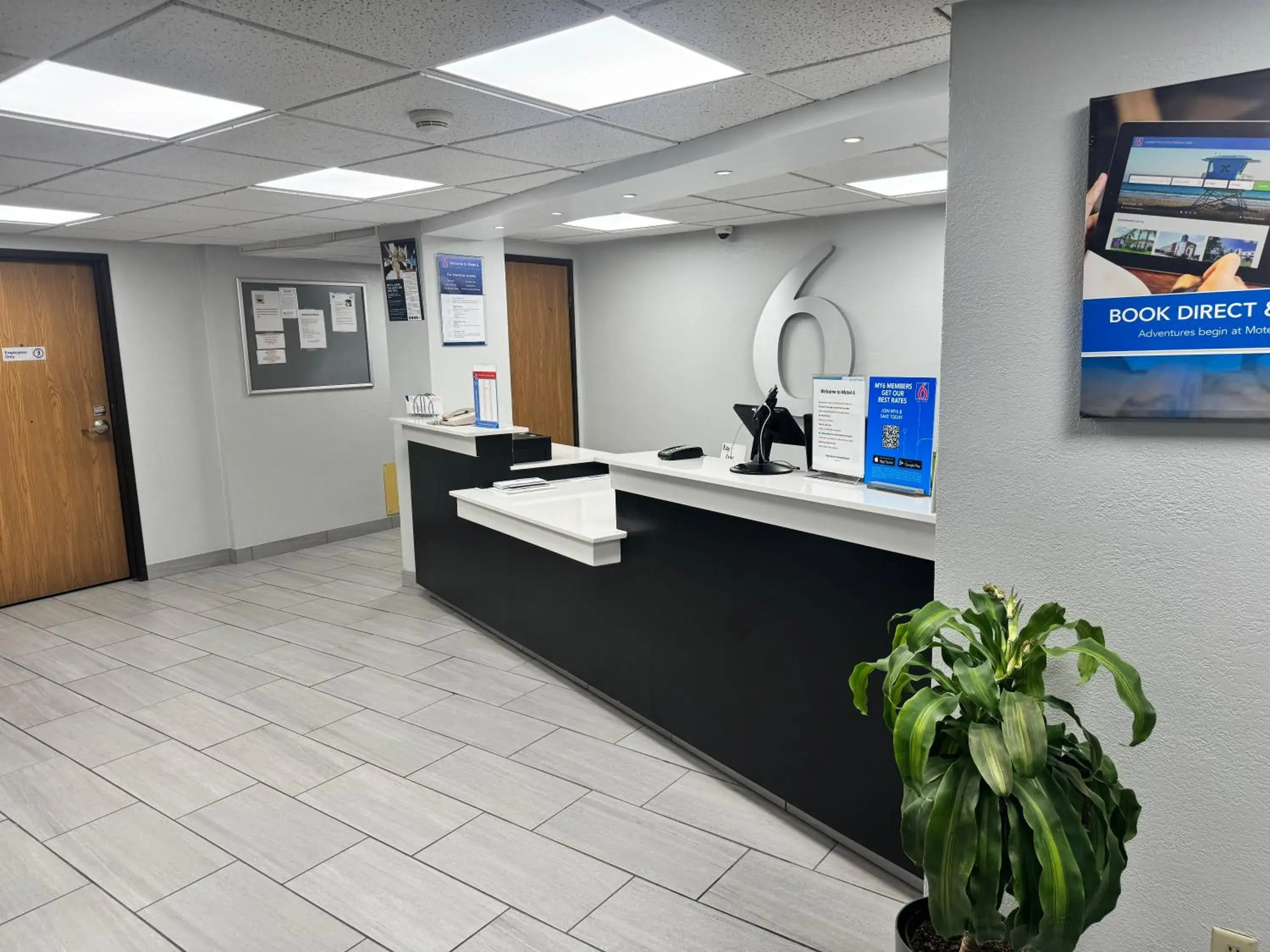 Lobby or reception in Motel 6-Eau Claire, WI Lobby or reception in Motel 6-Eau Claire, WI