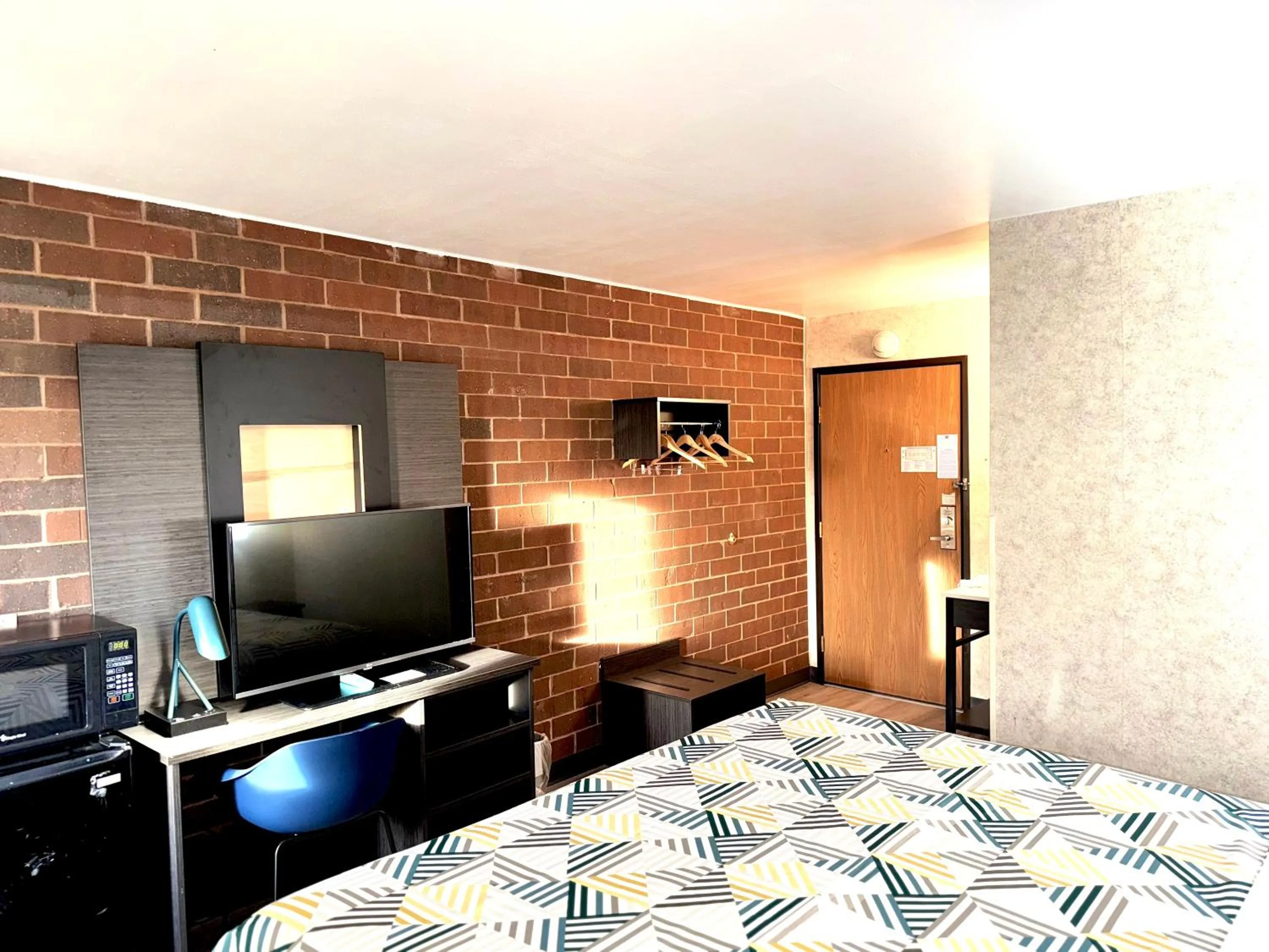 Bedroom, Bed in Motel 6-Eau Claire, WI