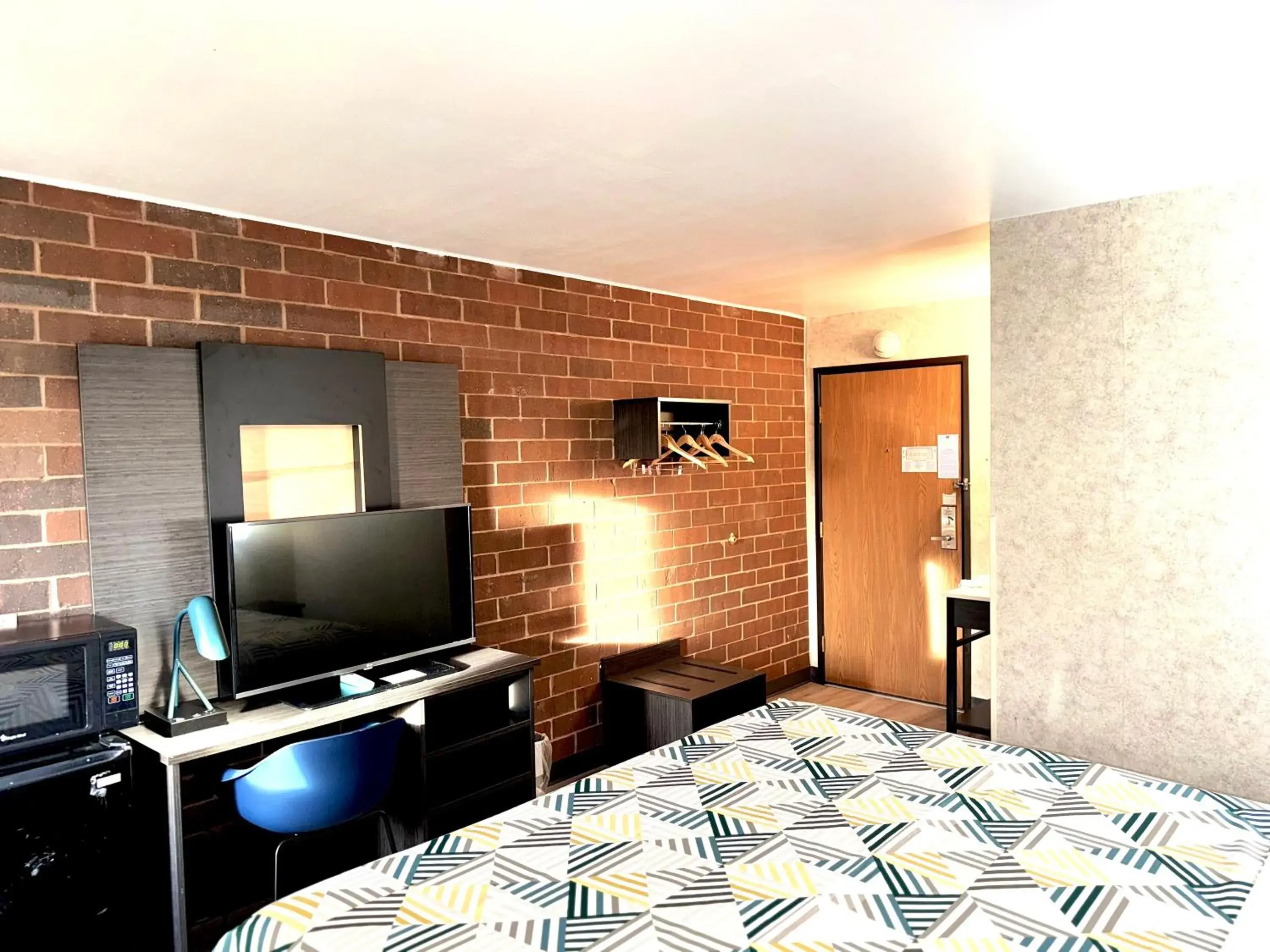 Bedroom, Bed in Motel 6-Eau Claire, WI Bedroom, Bed in Motel 6-Eau Claire, WI