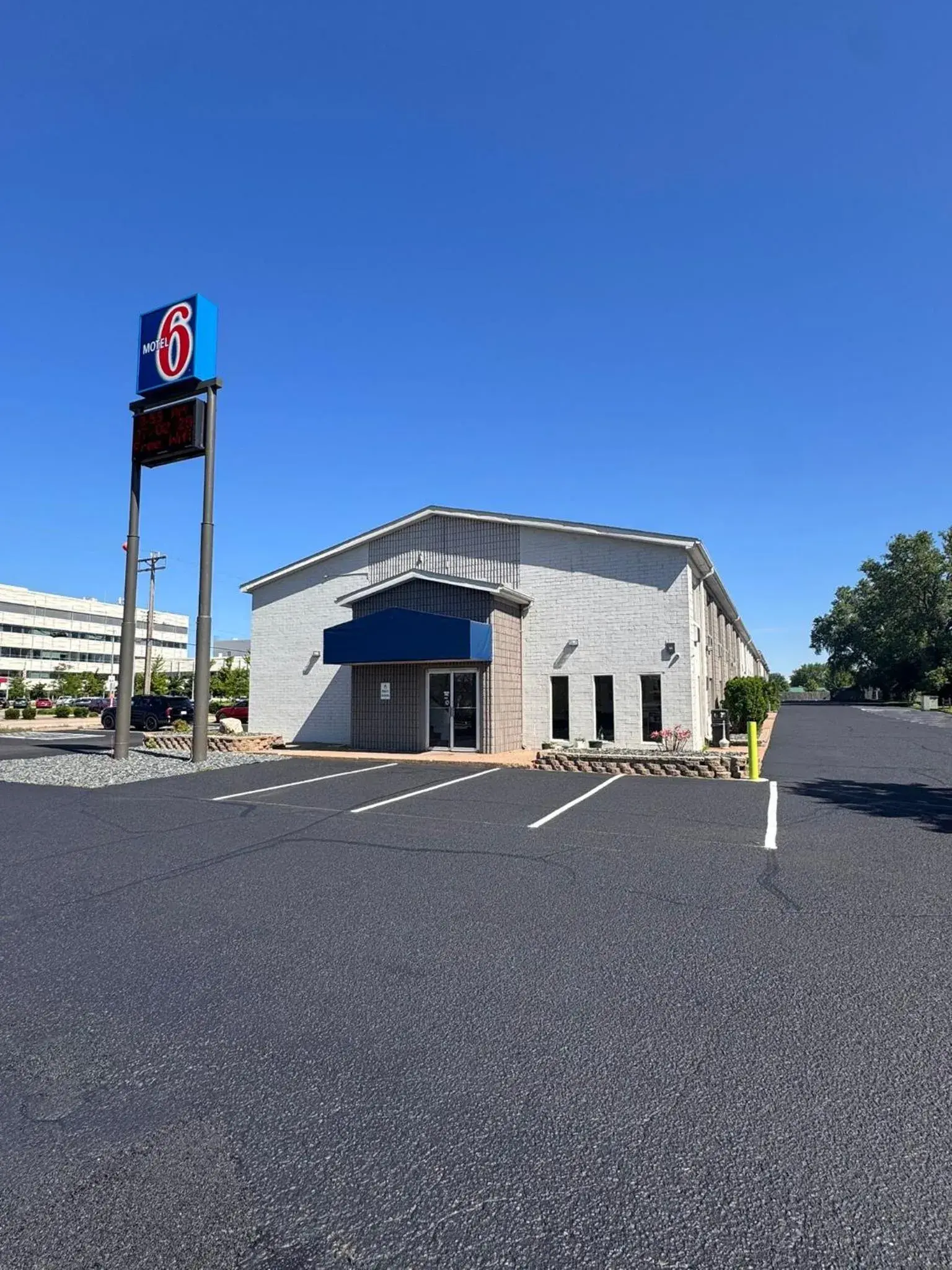 Property building in Motel 6-Eau Claire, WI Property building in Motel 6-Eau Claire, WI