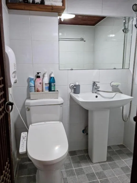 Toilet in Gohyundang