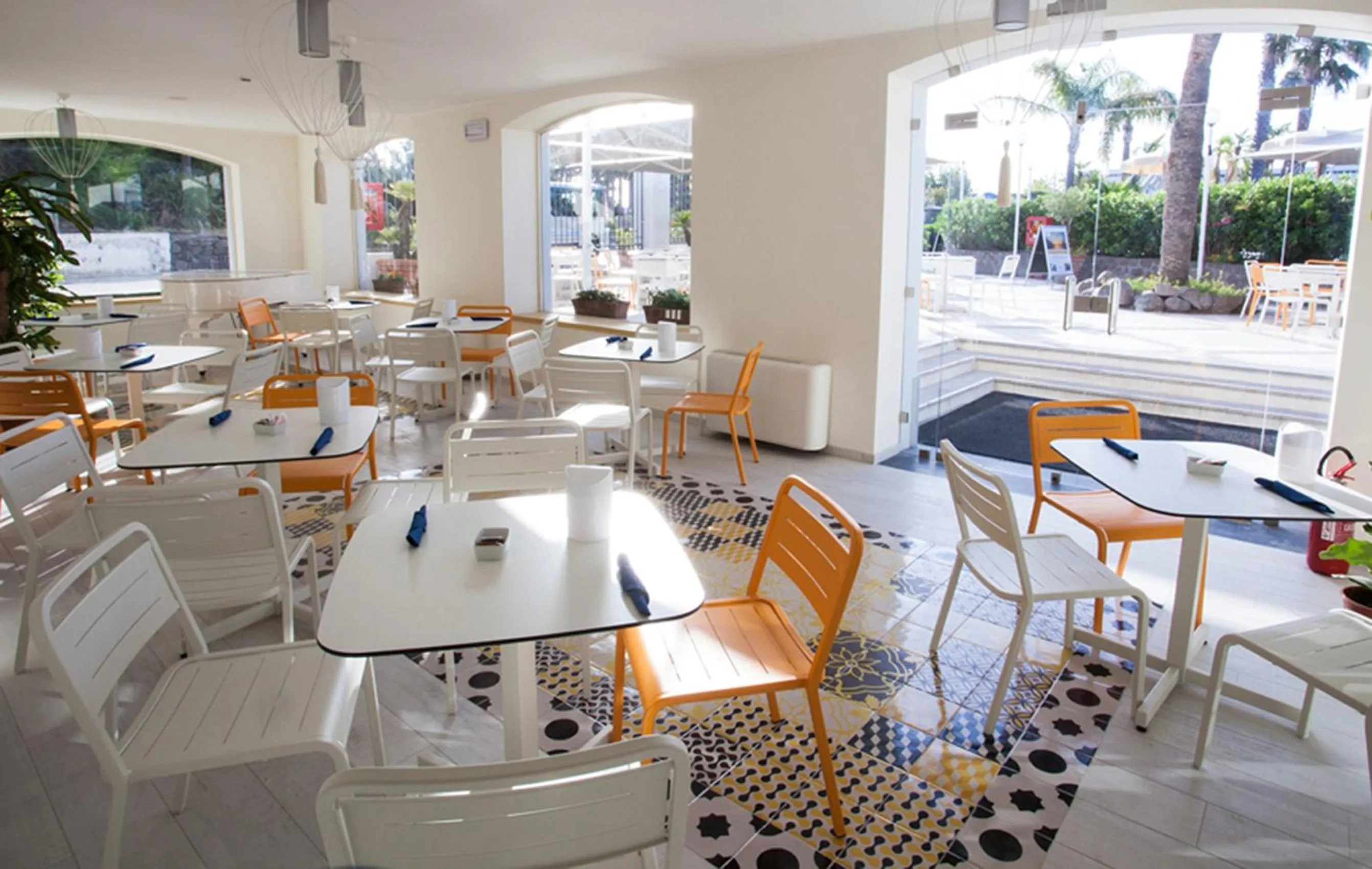 Communal lounge/ TV room in Les Sables Noirs & Spa