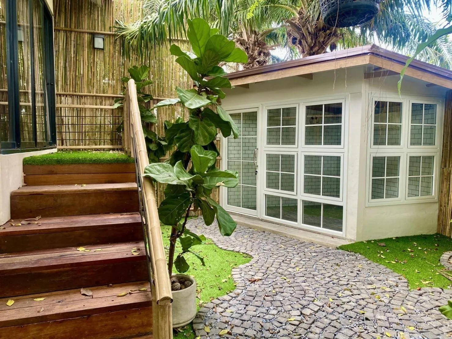 Garden in Country Lake View Hotel