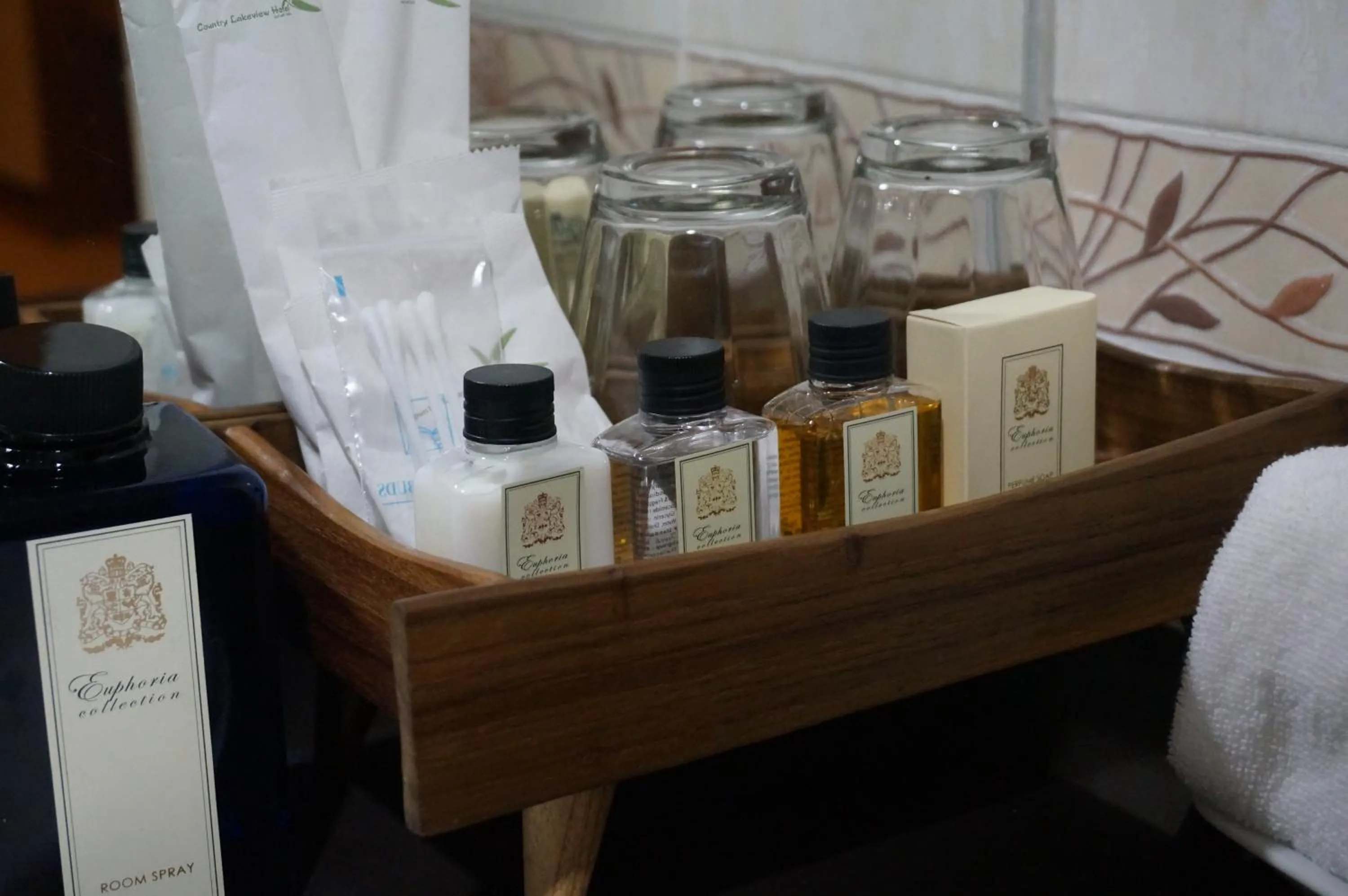 Country Lake View Hotel