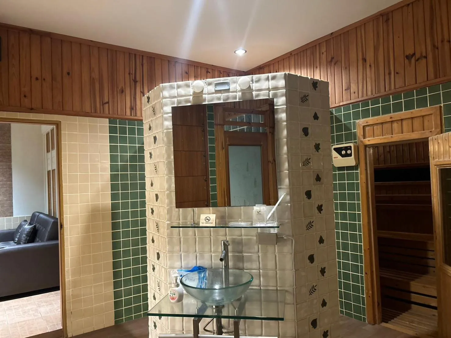 Bathroom in Country Lake View Hotel