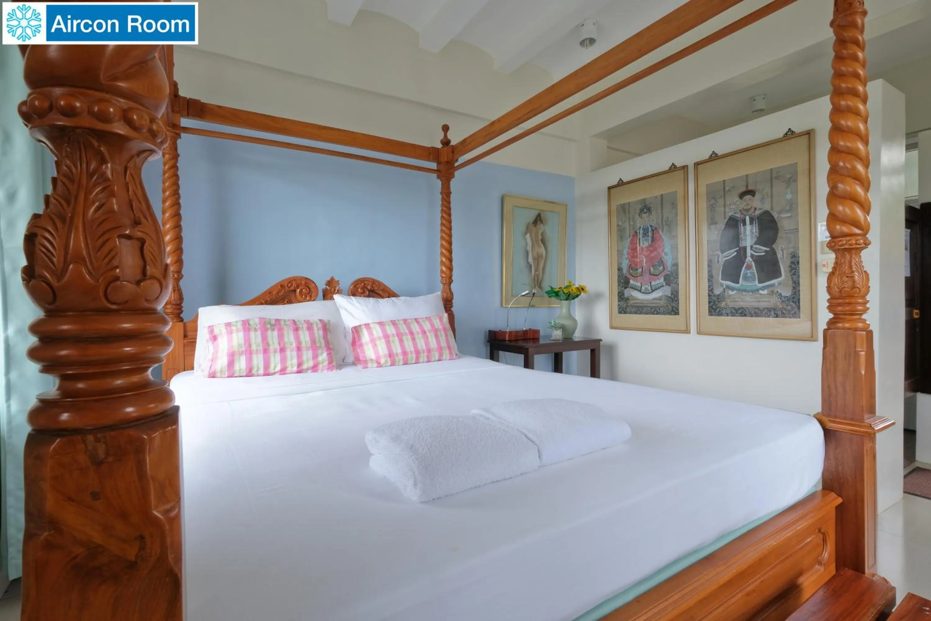 Bed in The Duyan House at Sinagtala Resort
