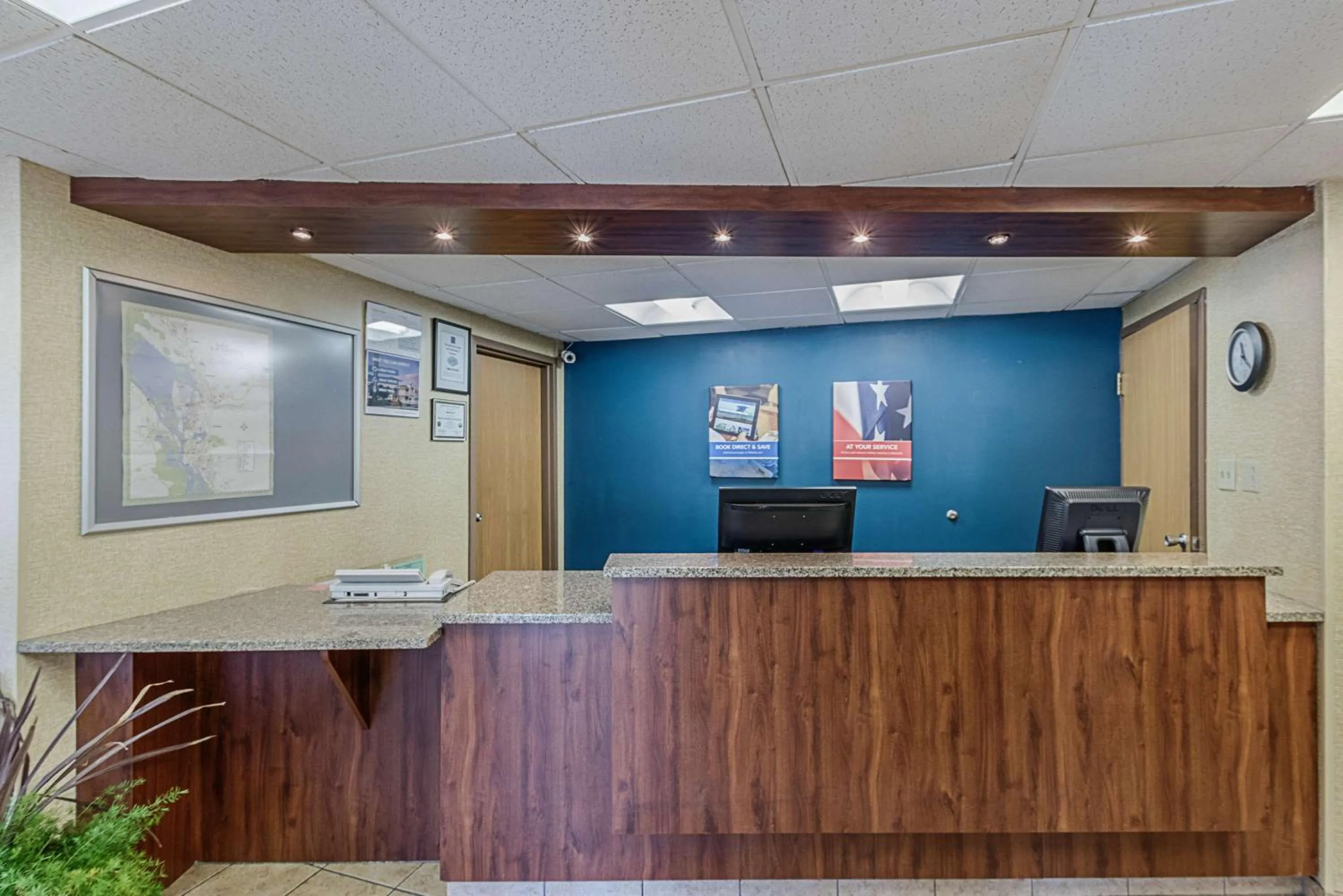 Lobby or reception in Motel 6-La Crosse, WI