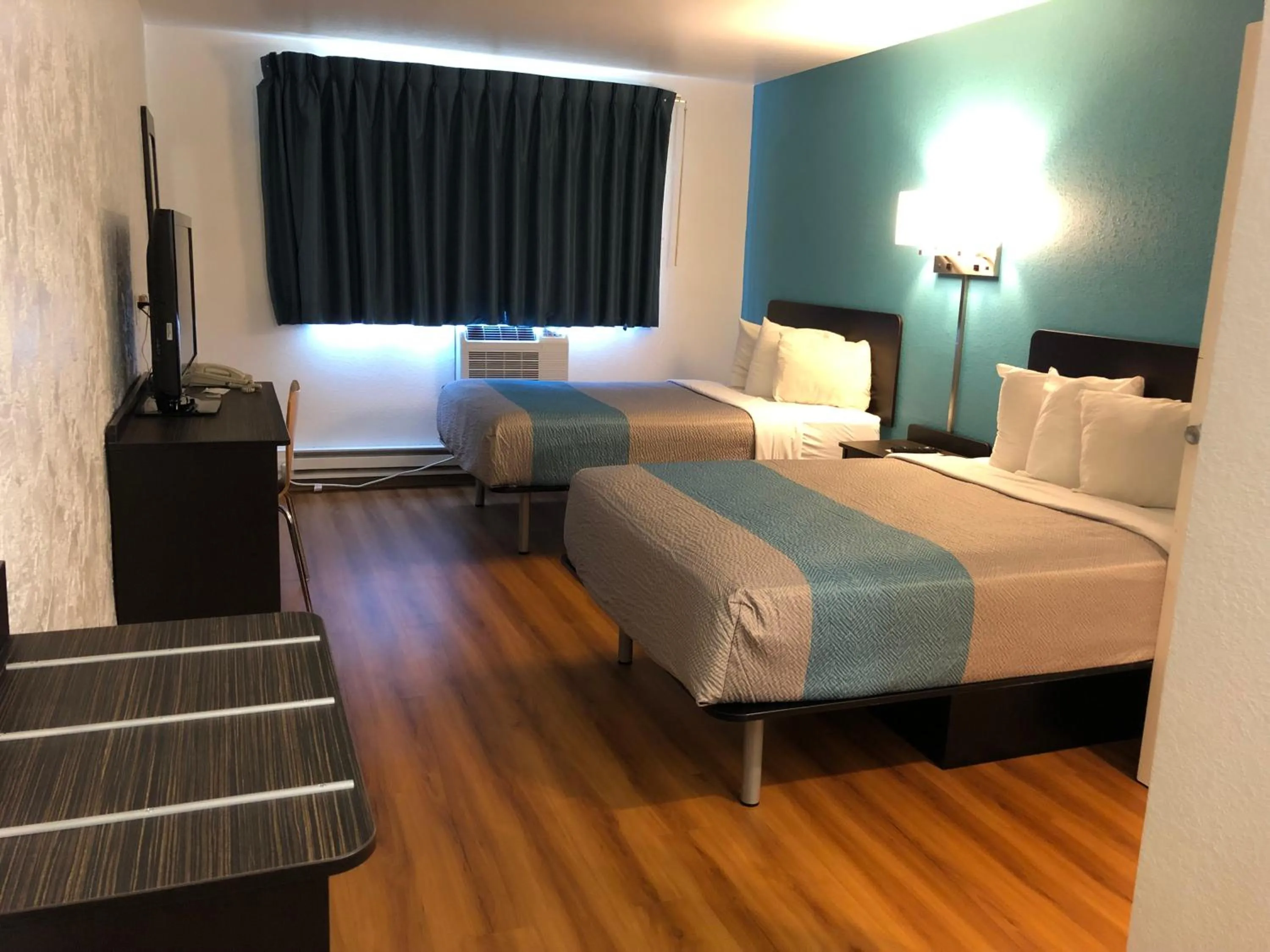 Bedroom, Bed in Motel 6-La Crosse, WI