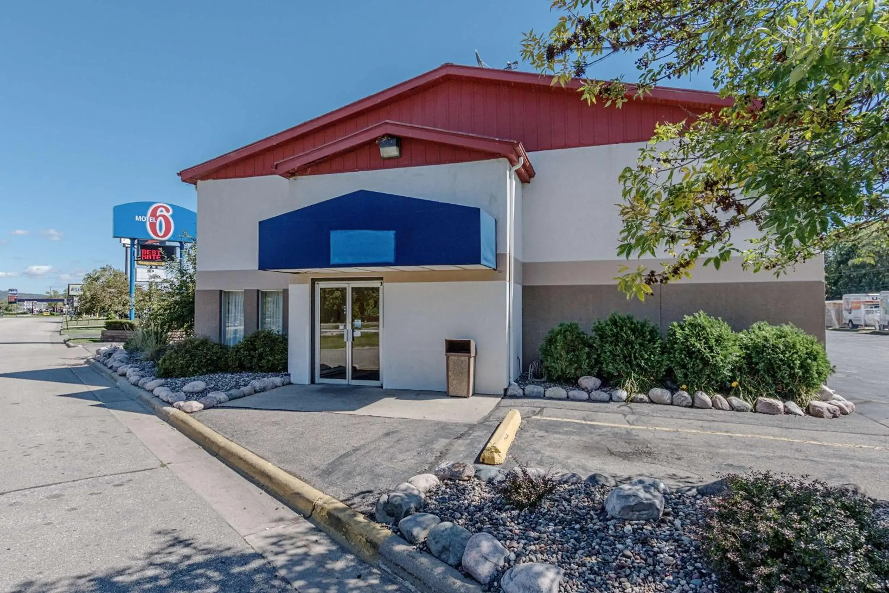 Property building in Motel 6-La Crosse, WI Property building in Motel 6-La Crosse, WI