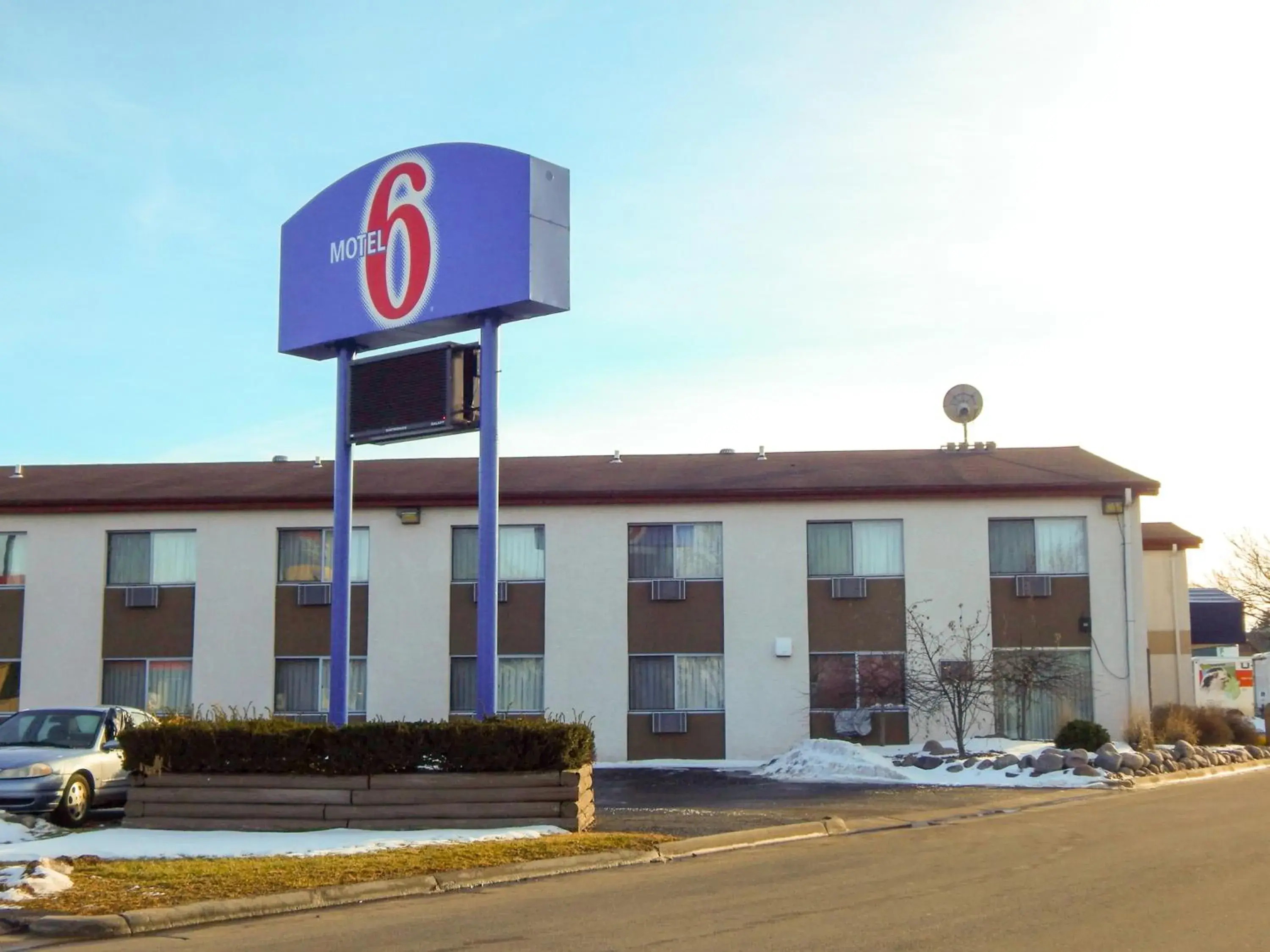 Facade/entrance in Motel 6-La Crosse, WI Facade/entrance in Motel 6-La Crosse, WI