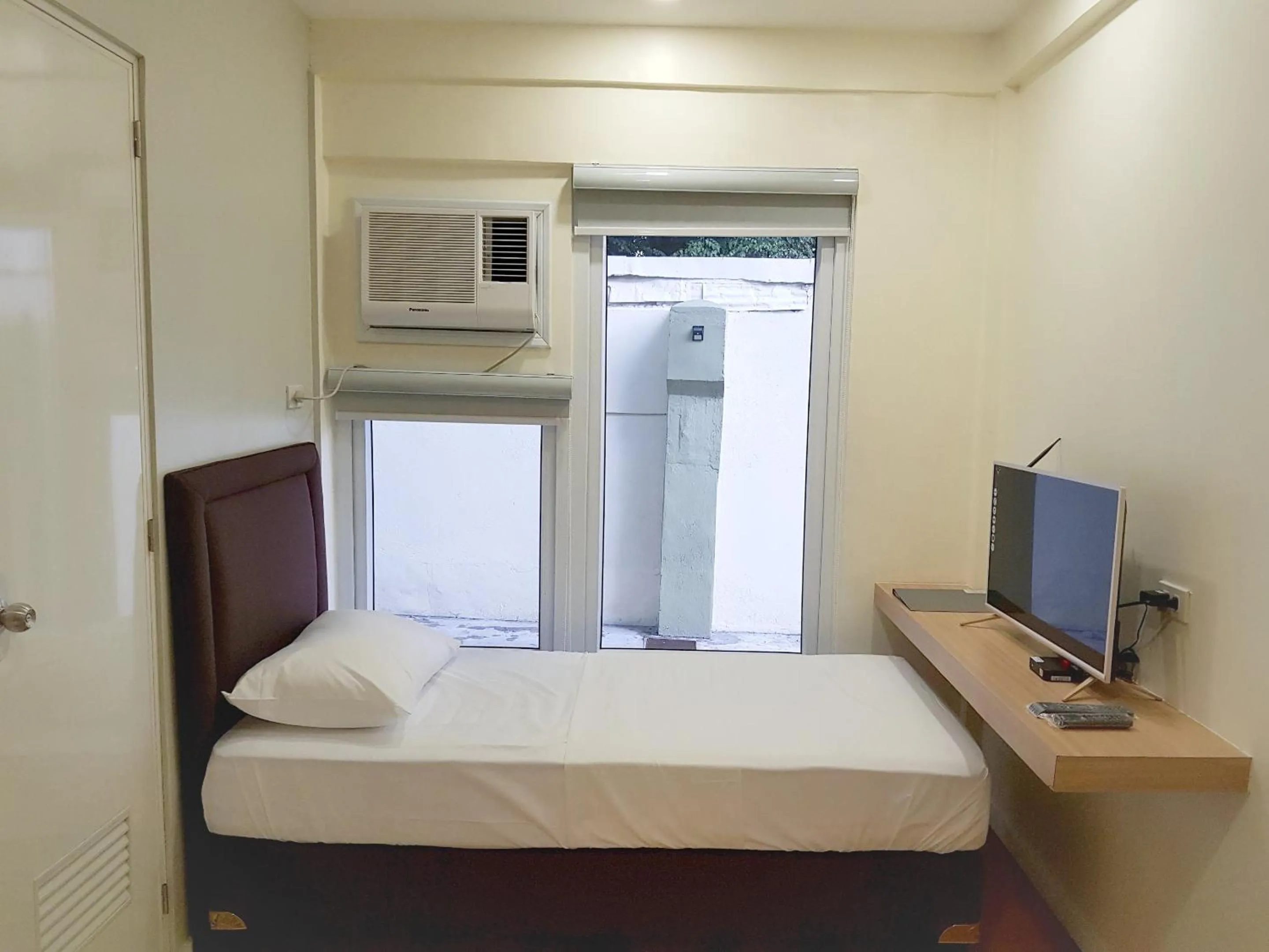 Bed in The Leaf House