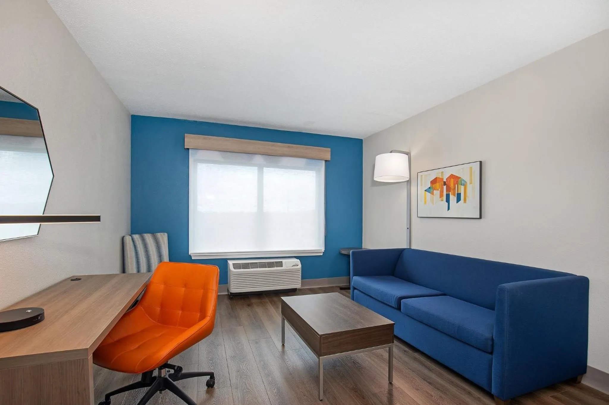 Photo of the whole room in Holiday Inn Express Hotel & Suites Ooltewah Springs - Chattanooga by IHG