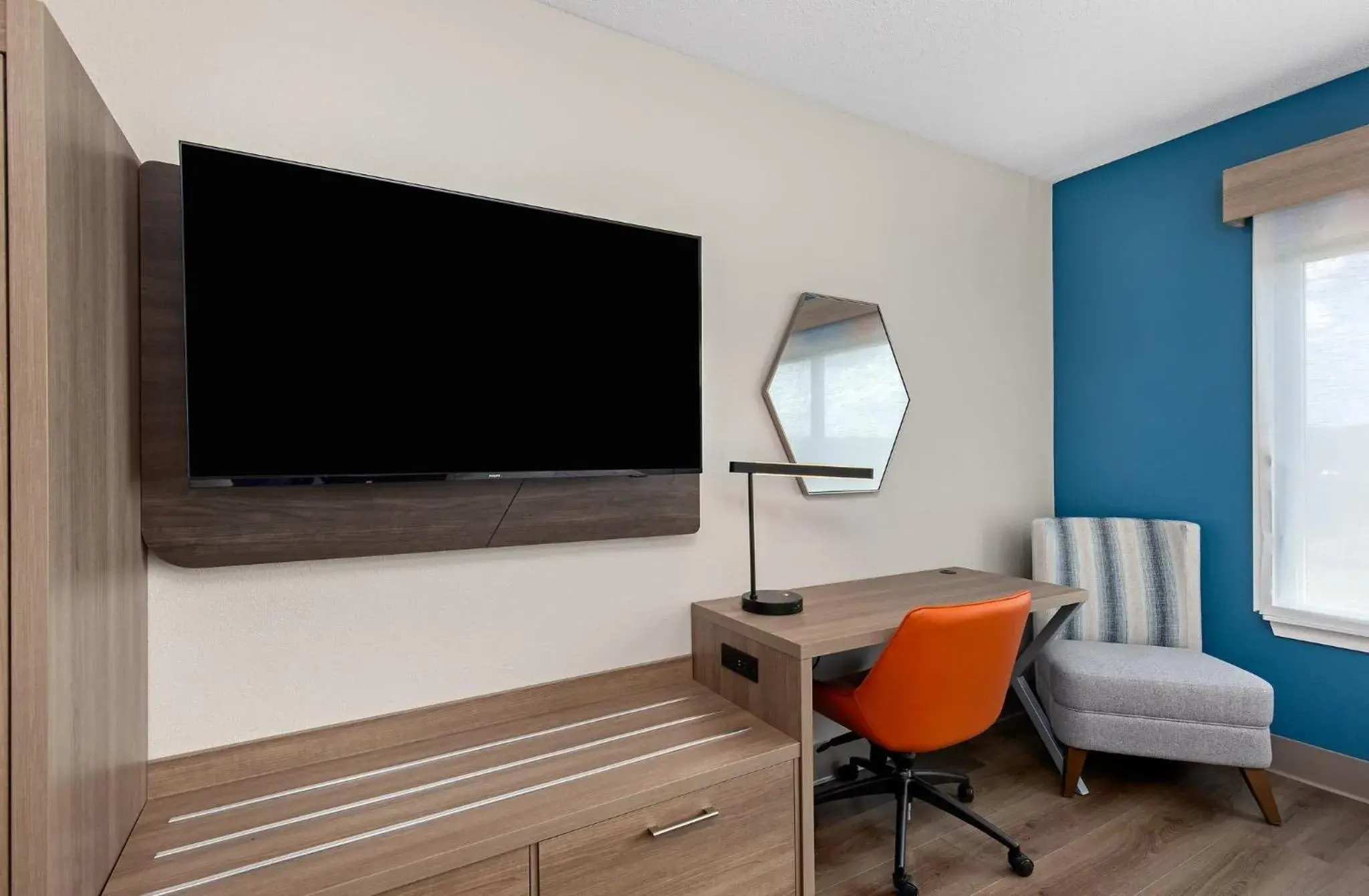 Photo of the whole room in Holiday Inn Express Hotel & Suites Ooltewah Springs - Chattanooga by IHG Photo of the whole room in Holiday Inn Express Hotel & Suites Ooltewah Springs - Chattanooga by IHG