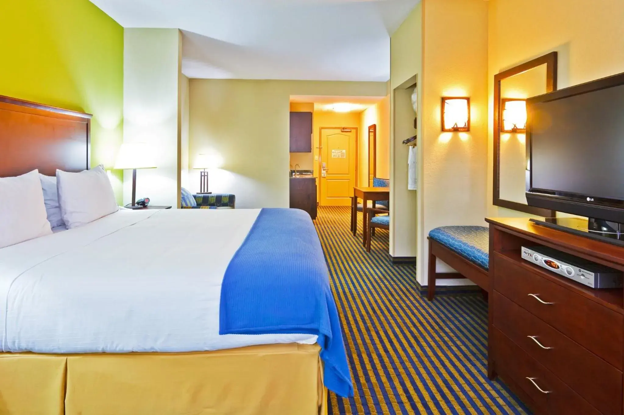 Bedroom, Bed in Holiday Inn Express Hotel & Suites Ooltewah Springs - Chattanooga by IHG Bedroom, Bed in Holiday Inn Express Hotel & Suites Ooltewah Springs - Chattanooga by IHG