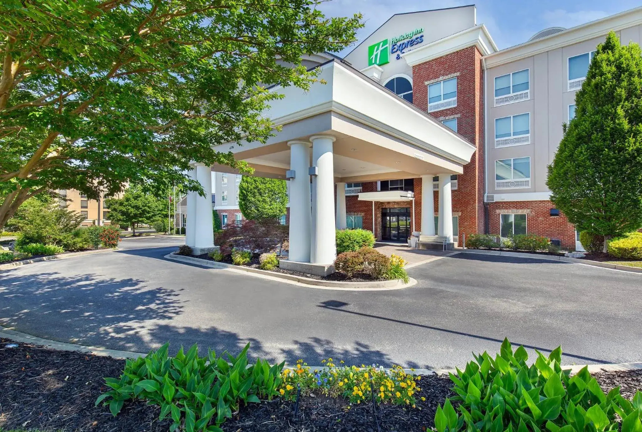 Property building in Holiday Inn Express Hotel & Suites Ooltewah Springs - Chattanooga by IHG Property building in Holiday Inn Express Hotel & Suites Ooltewah Springs - Chattanooga by IHG