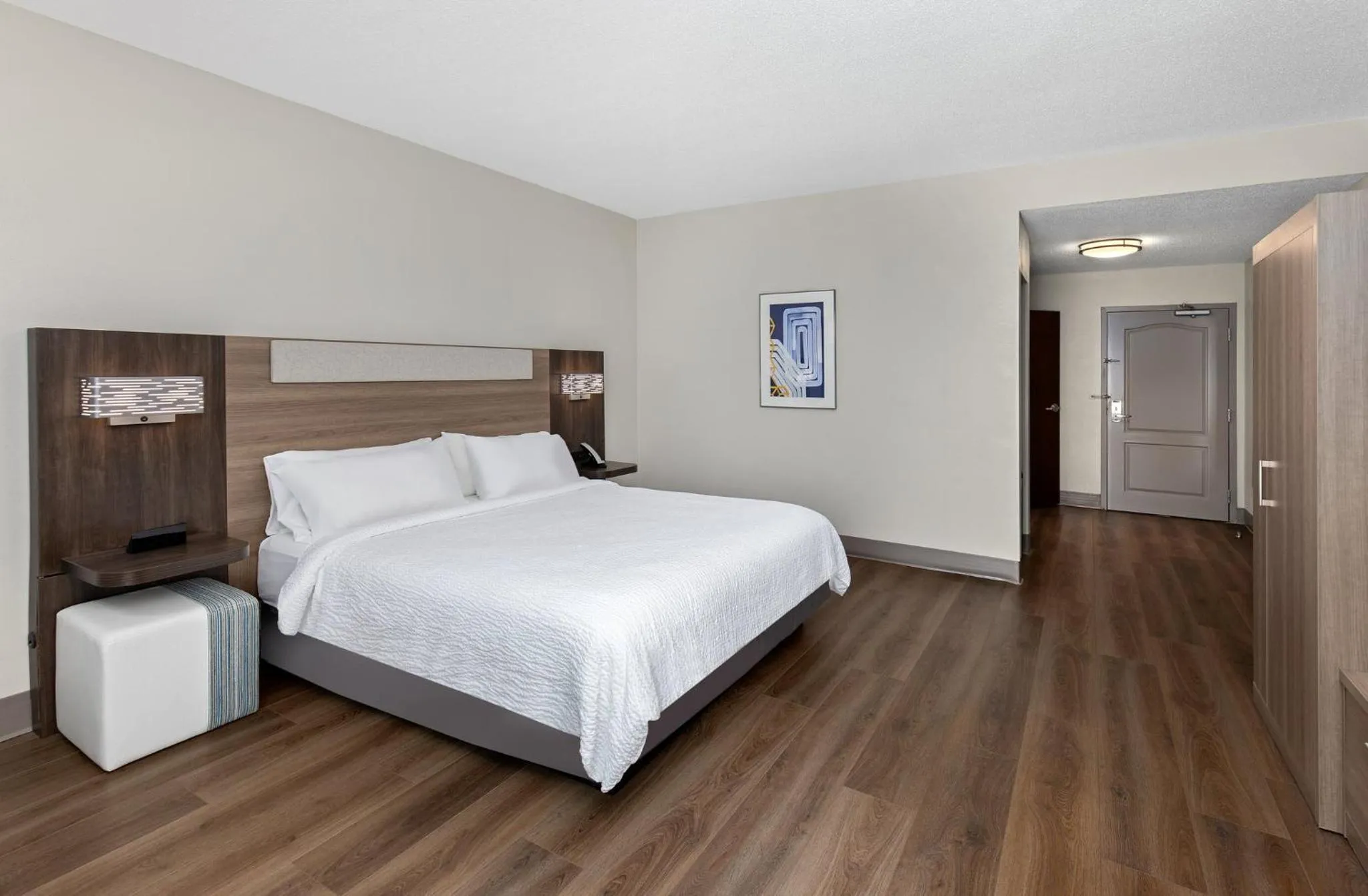 Photo of the whole room, Bed in Holiday Inn Express Hotel & Suites Ooltewah Springs - Chattanooga by IHG