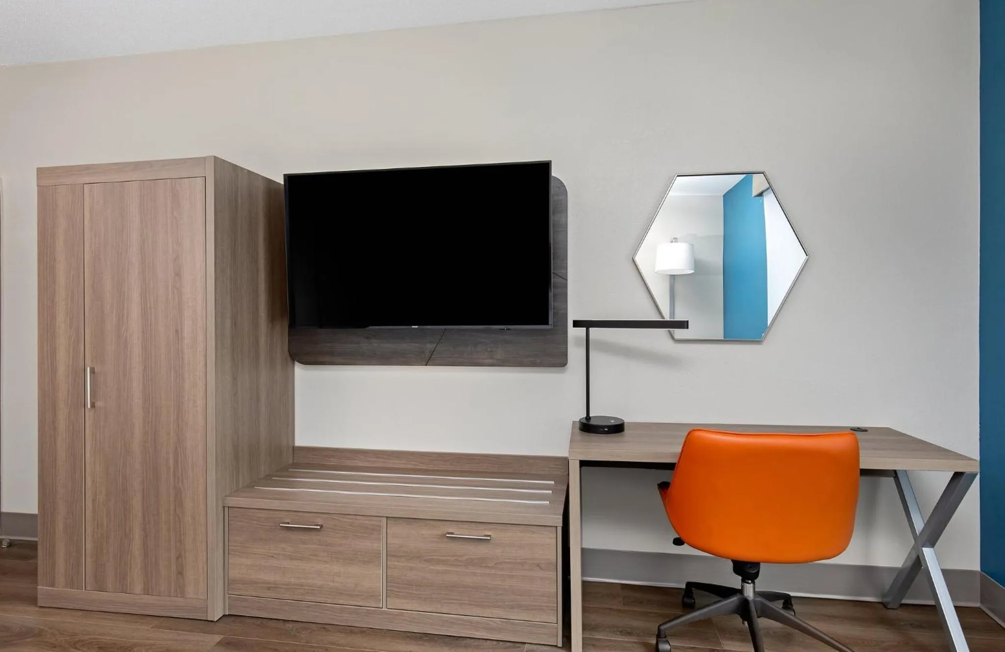 Photo of the whole room in Holiday Inn Express Hotel & Suites Ooltewah Springs - Chattanooga by IHG