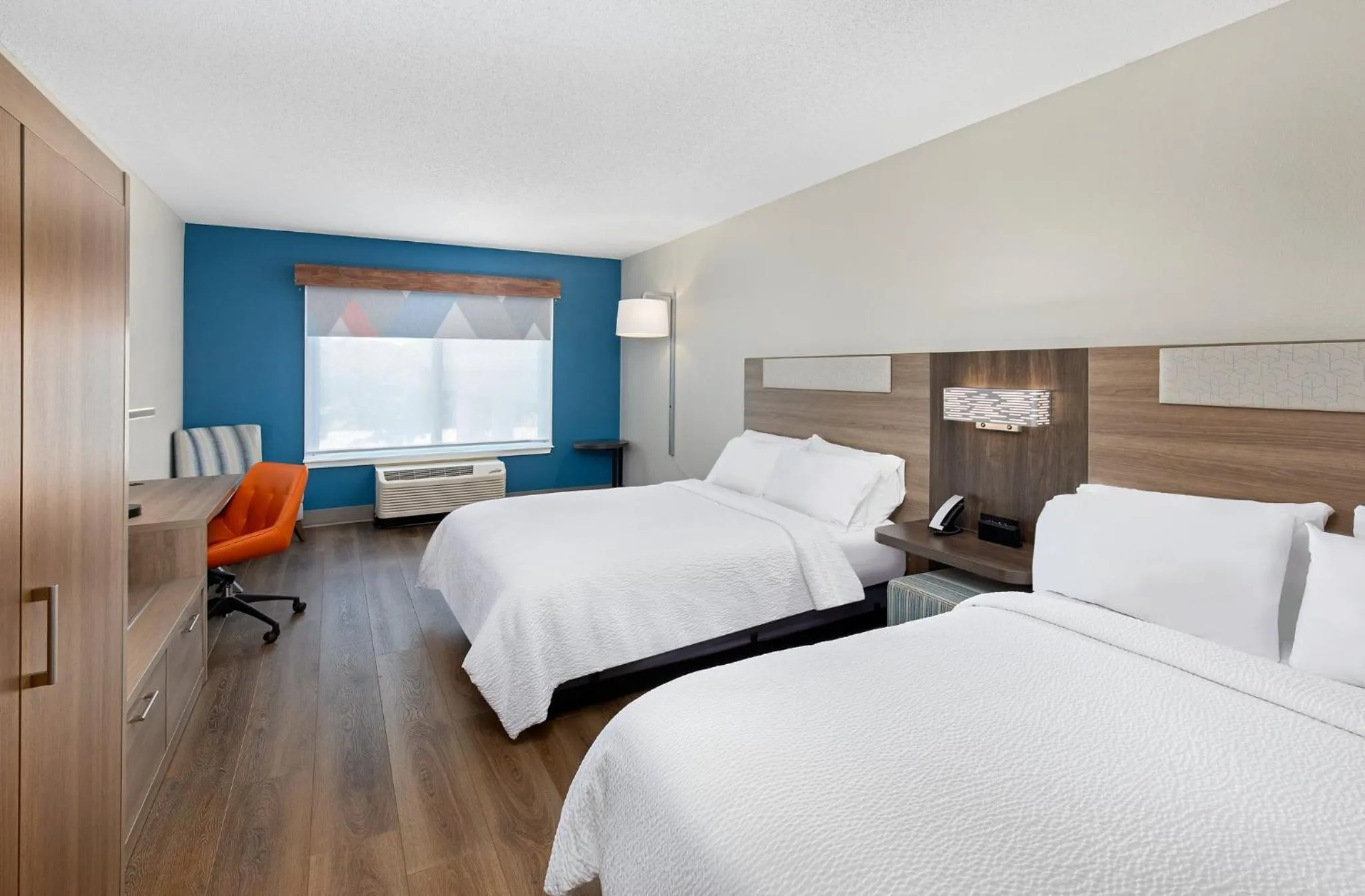 Photo of the whole room, Bed in Holiday Inn Express Hotel & Suites Ooltewah Springs - Chattanooga by IHG