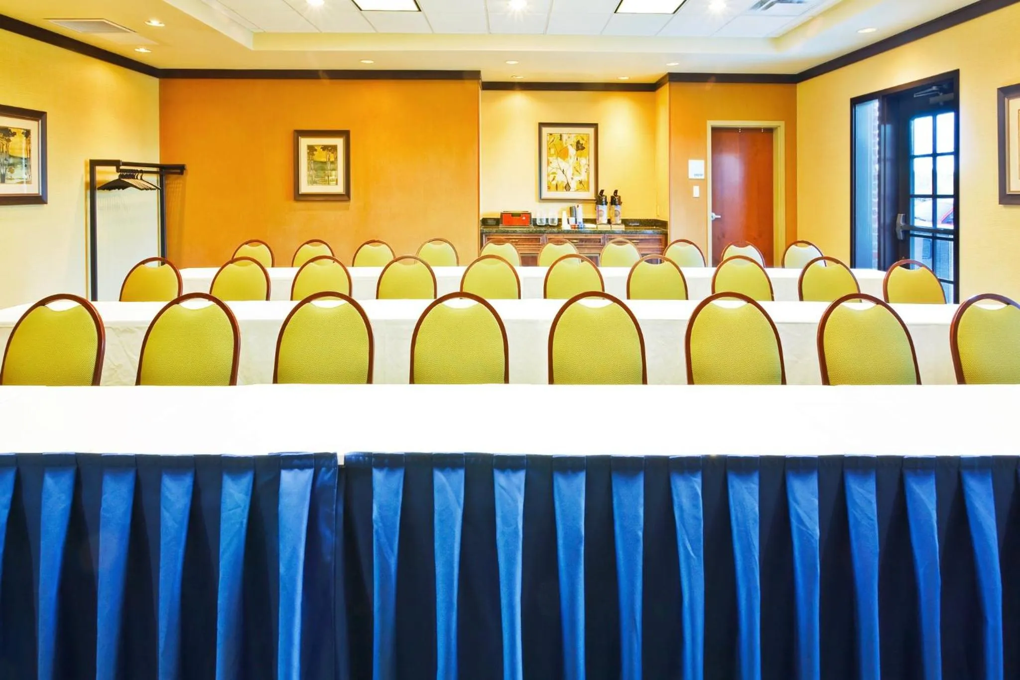 Meeting/conference room in Holiday Inn Express Hotel & Suites Ooltewah Springs - Chattanooga by IHG