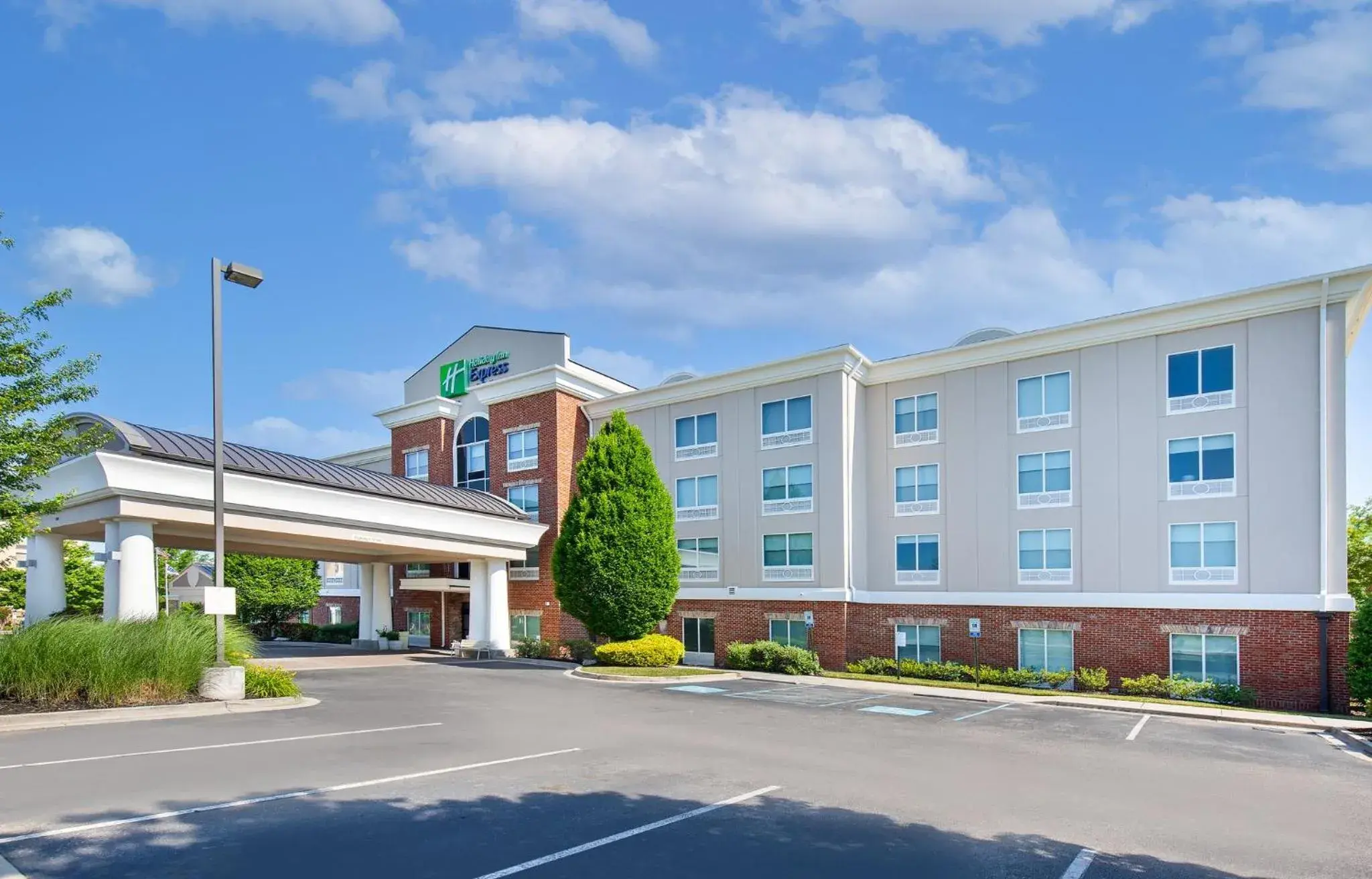 Property building in Holiday Inn Express Hotel & Suites Ooltewah Springs - Chattanooga by IHG Property building in Holiday Inn Express Hotel & Suites Ooltewah Springs - Chattanooga by IHG