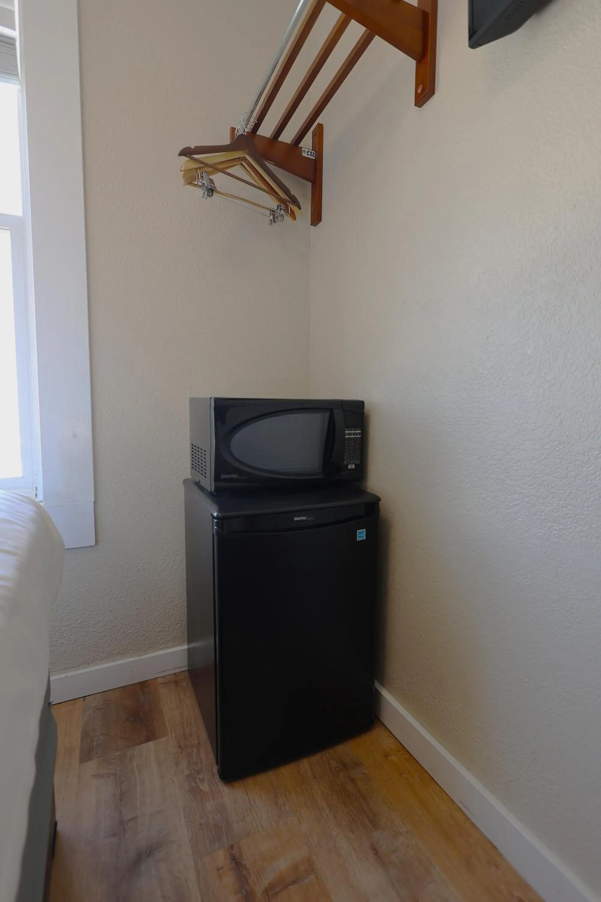 microwave in Casa Loma Hotel