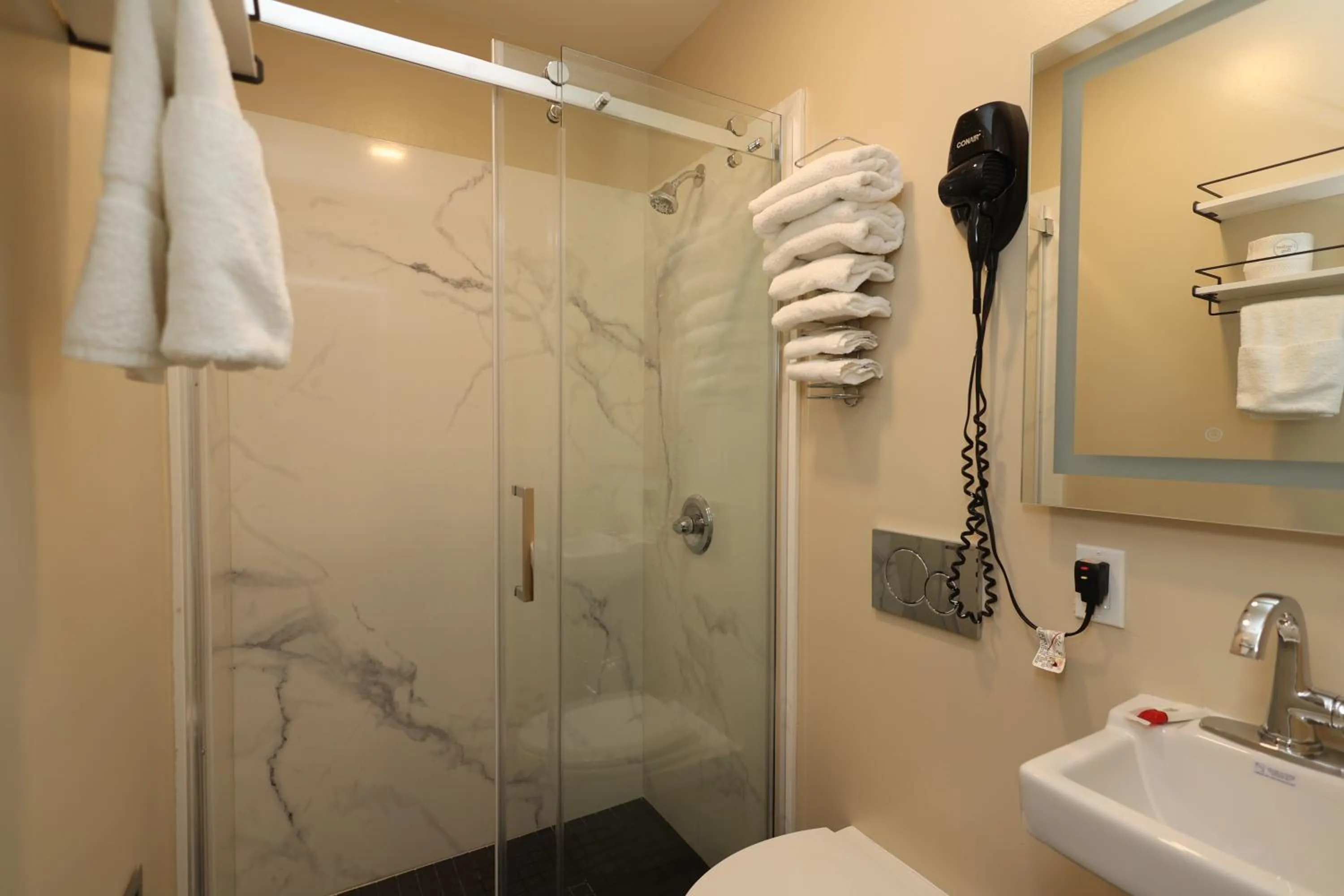 Bathroom in Casa Loma Hotel