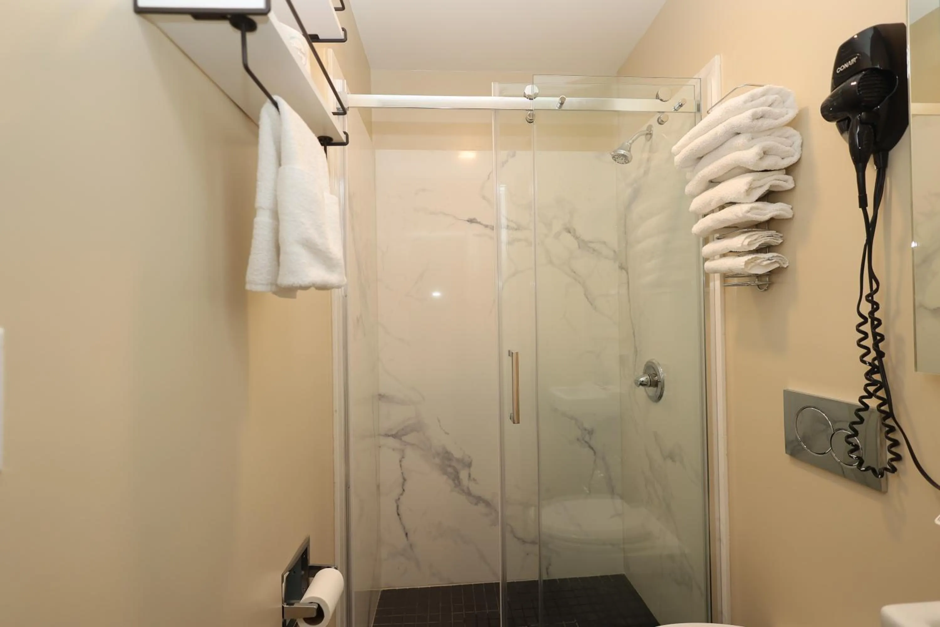 Bathroom in Casa Loma Hotel