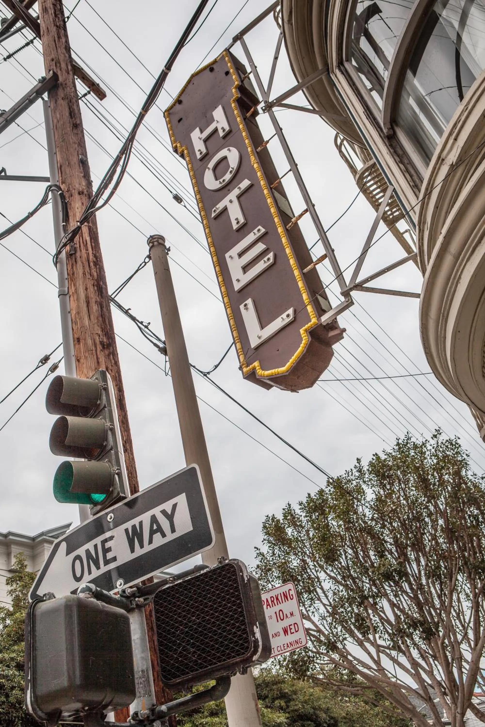 Facade/entrance in Casa Loma Hotel