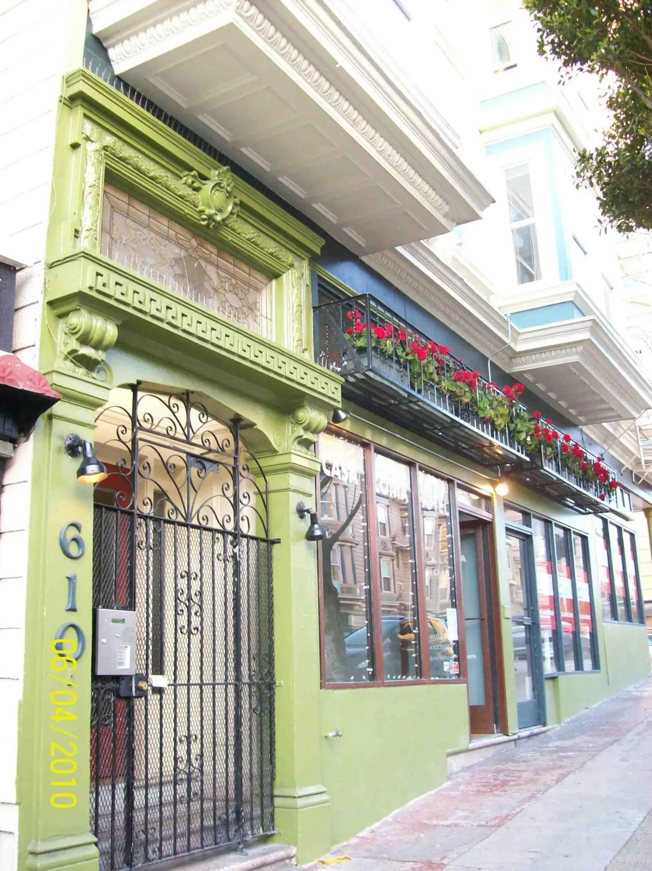 Facade/entrance in Casa Loma Hotel Facade/entrance in Casa Loma Hotel