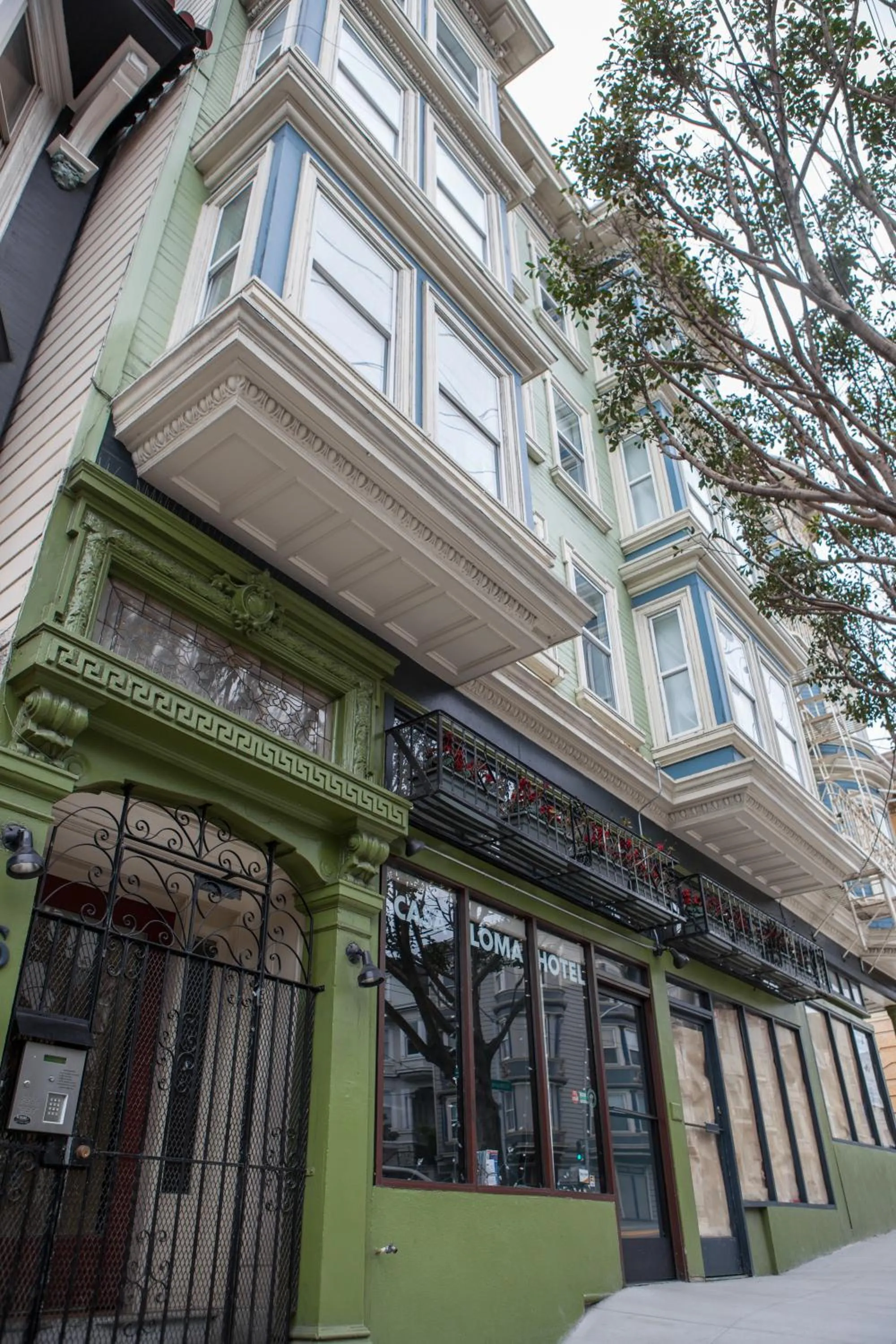 Facade/entrance in Casa Loma Hotel