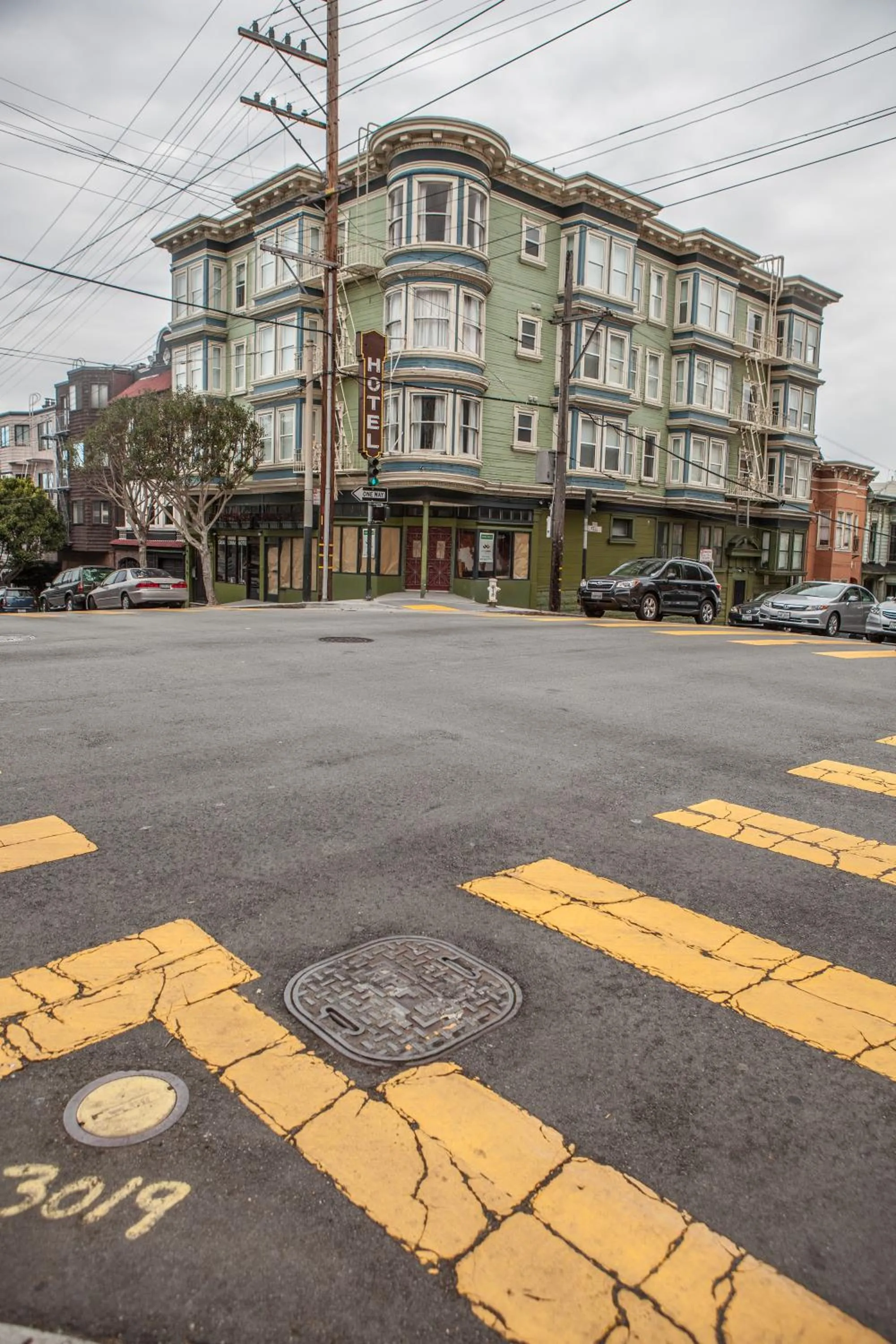 Facade/entrance in Casa Loma Hotel