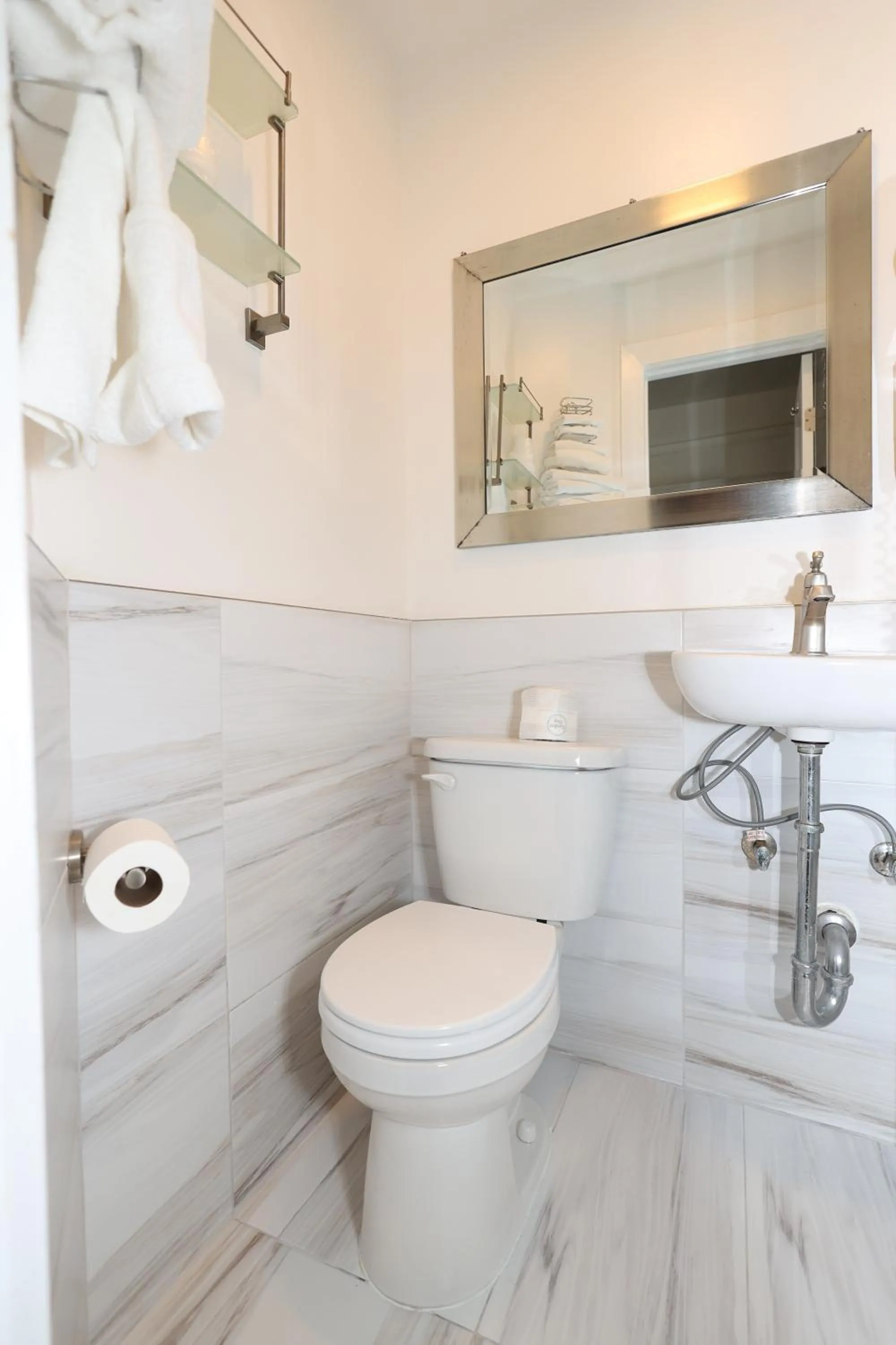 Bathroom in Casa Loma Hotel