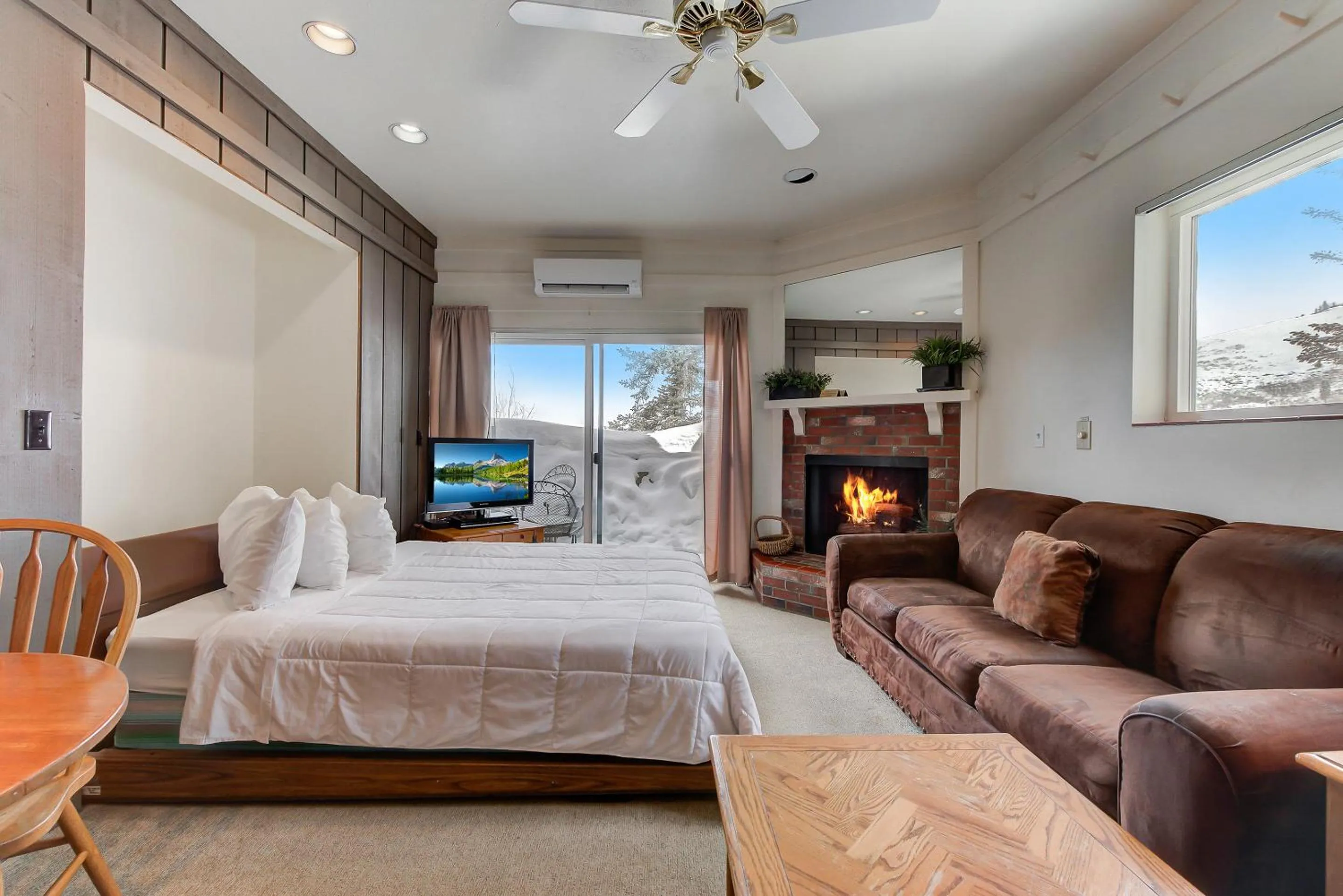 Bed in The Lodge at the Mountain Village by All Seasons Resort Lodging