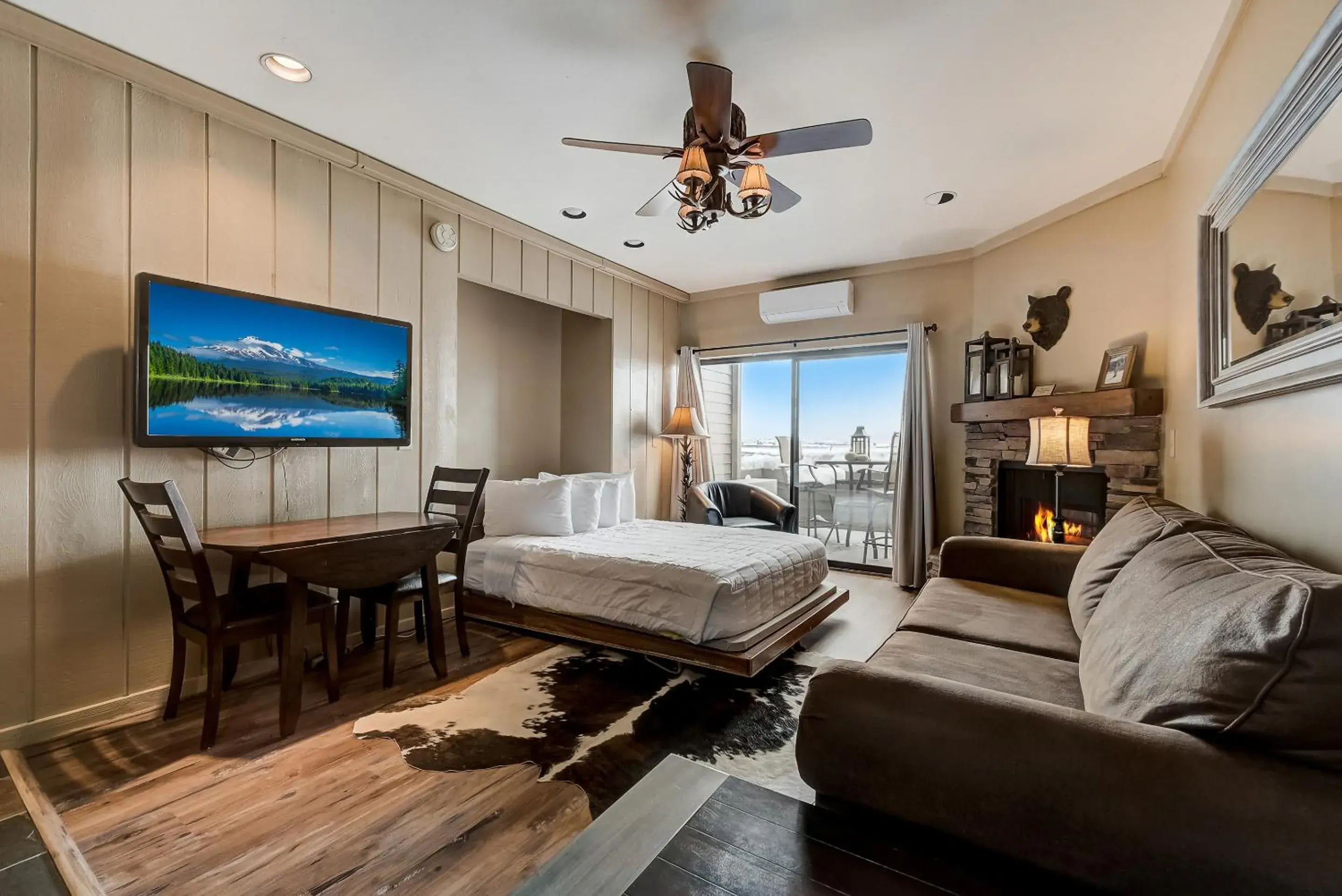 Living room, Bed in The Lodge at the Mountain Village