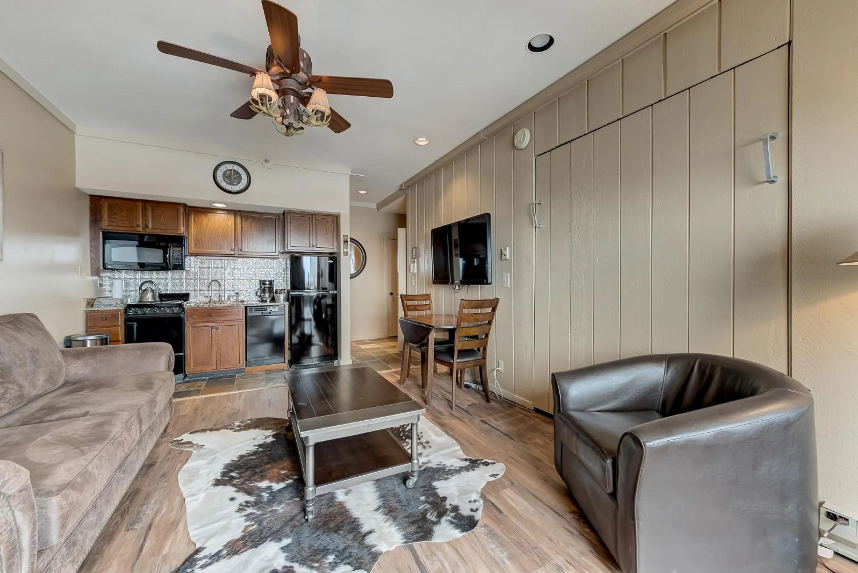 TV and multimedia in The Lodge at the Mountain Village by All Seasons Resort Lodging